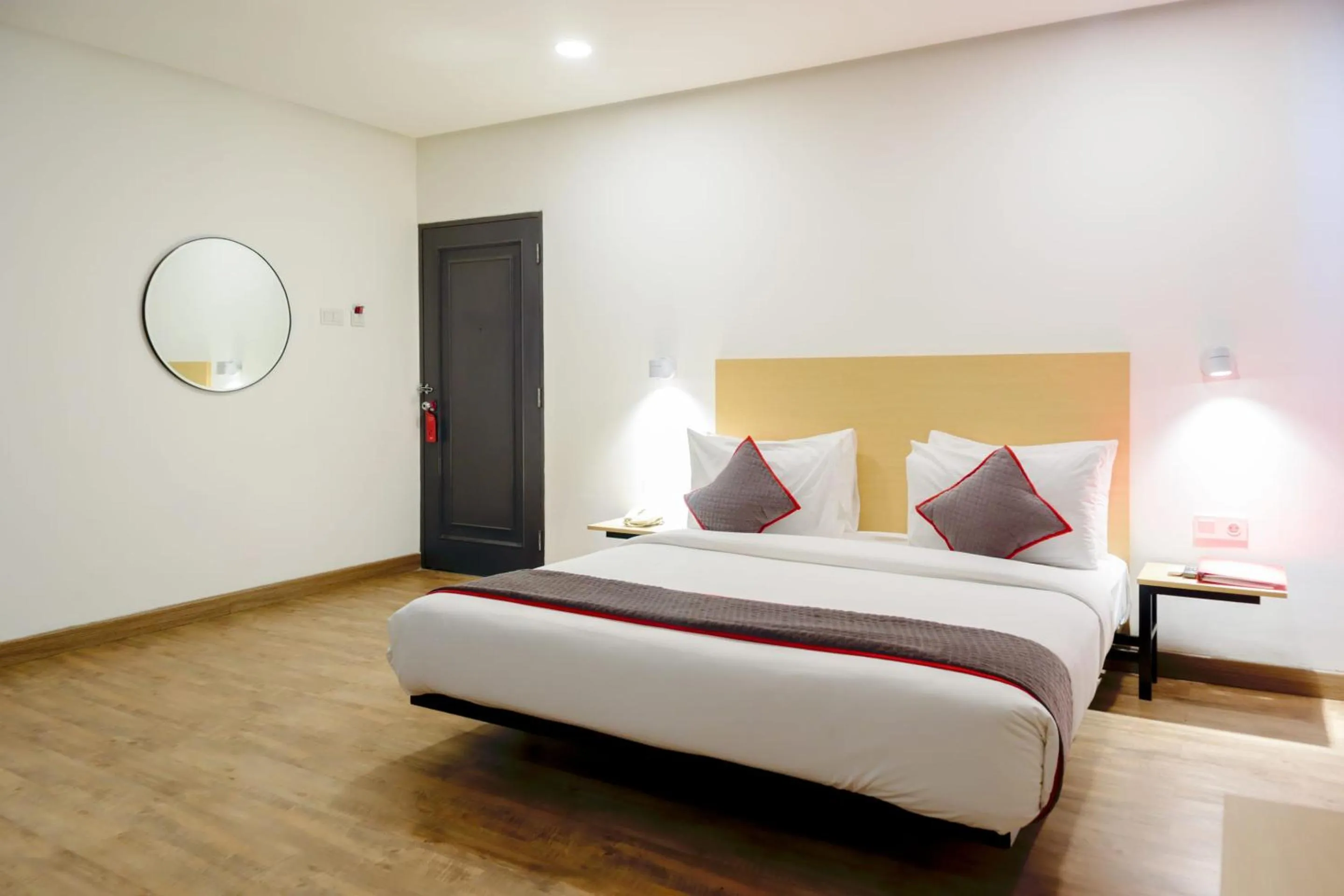 Bedroom, Bed in Super OYO Townhouse 1 Hotel Salemba