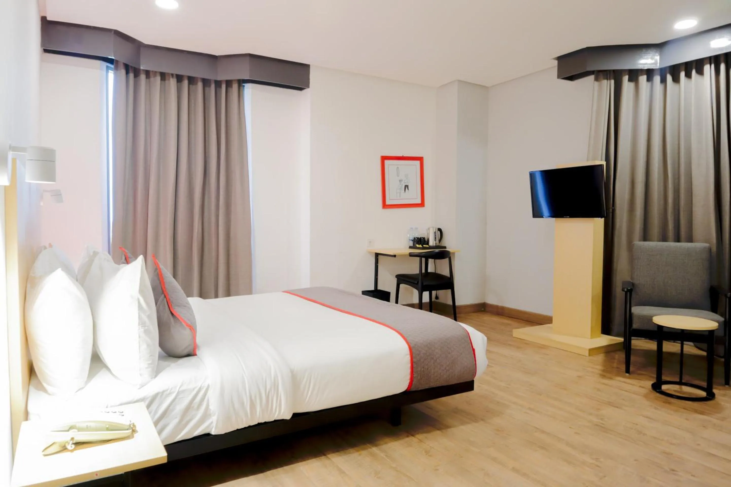 Bedroom, Bed in Super OYO Townhouse 1 Hotel Salemba