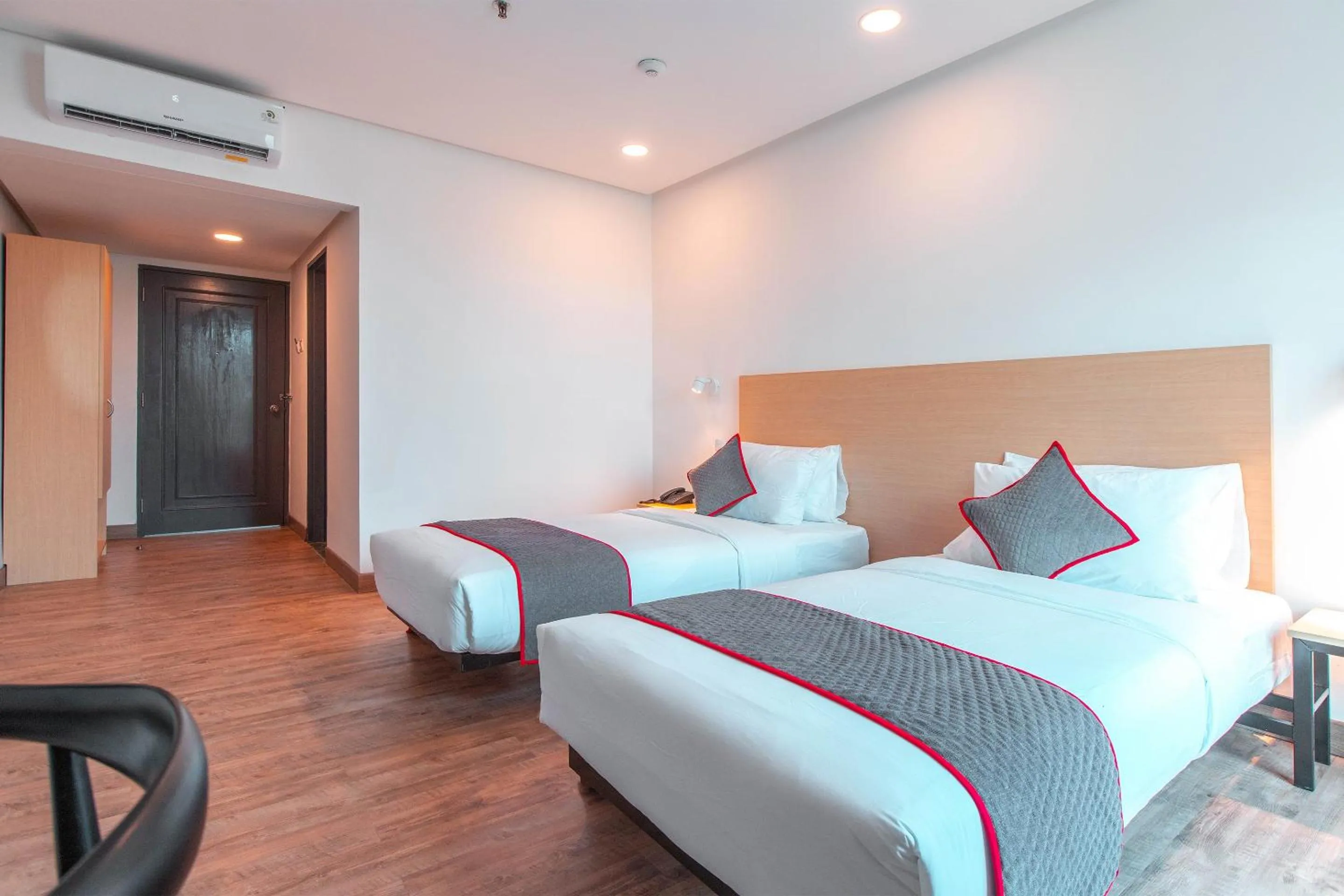 Bedroom, Bed in Super OYO Townhouse 1 Hotel Salemba