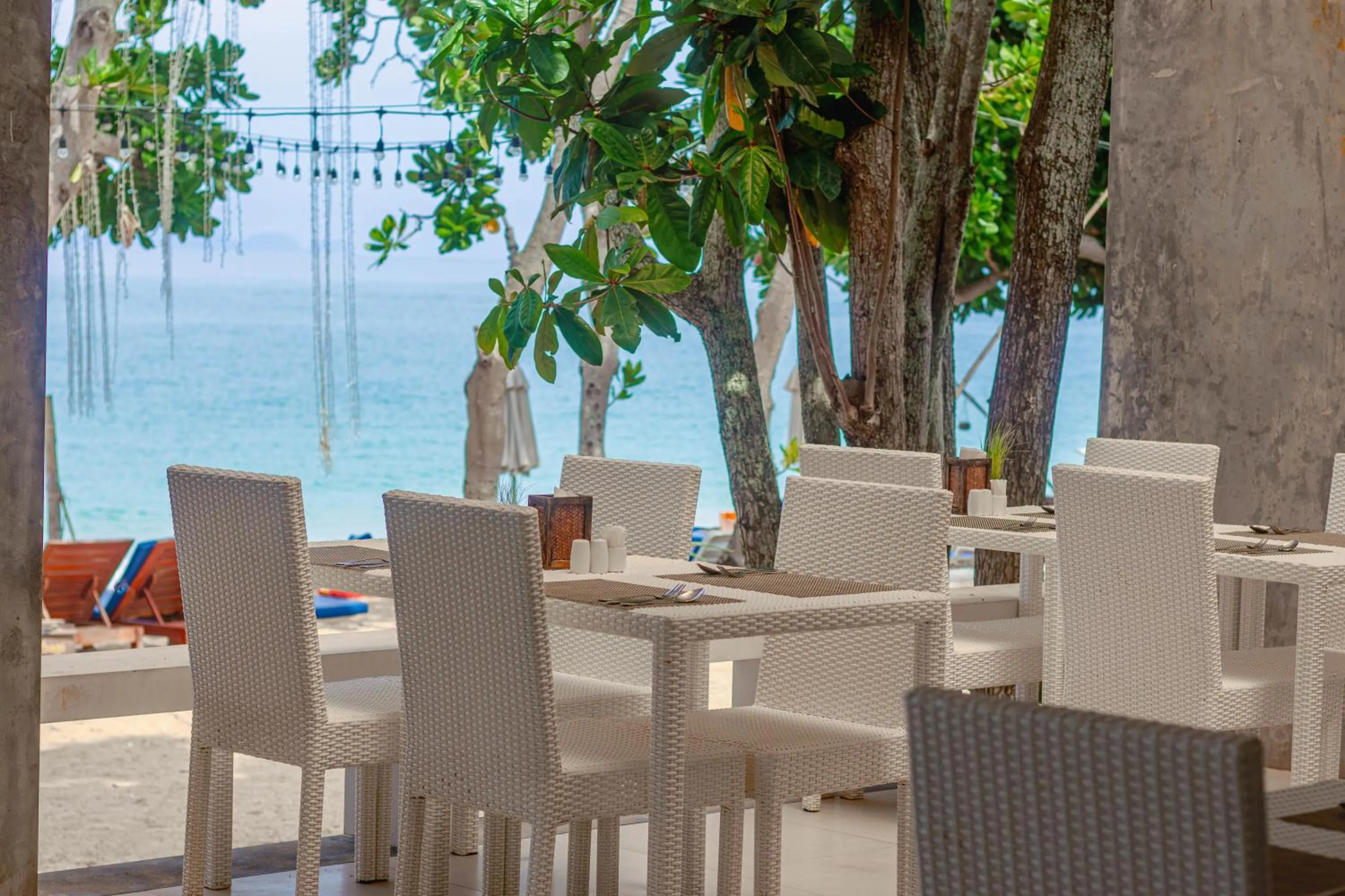 Restaurant/places to eat in Lanta Sand Resort & Spa