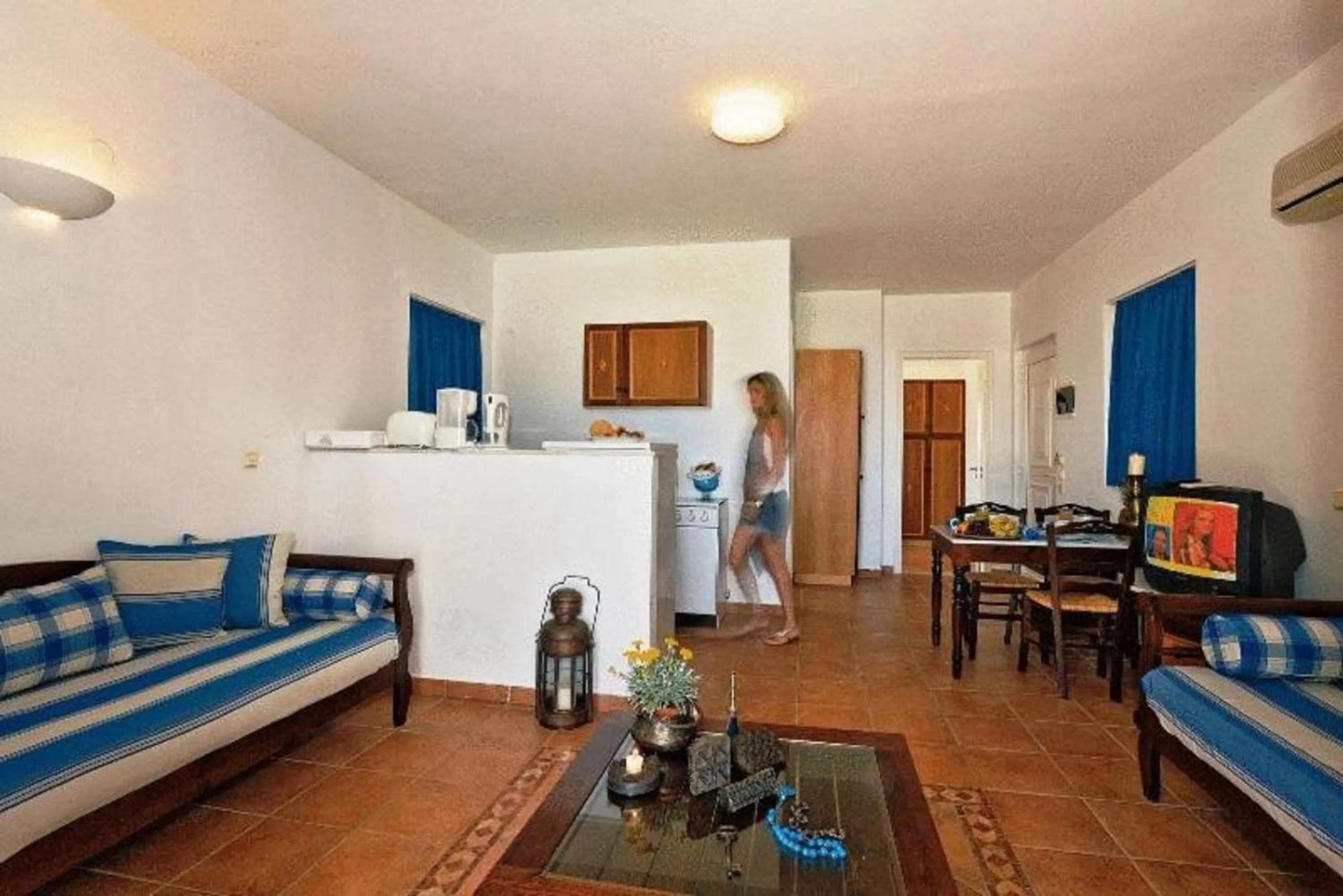 Living room, Bed in Katikies Studios & Apartments