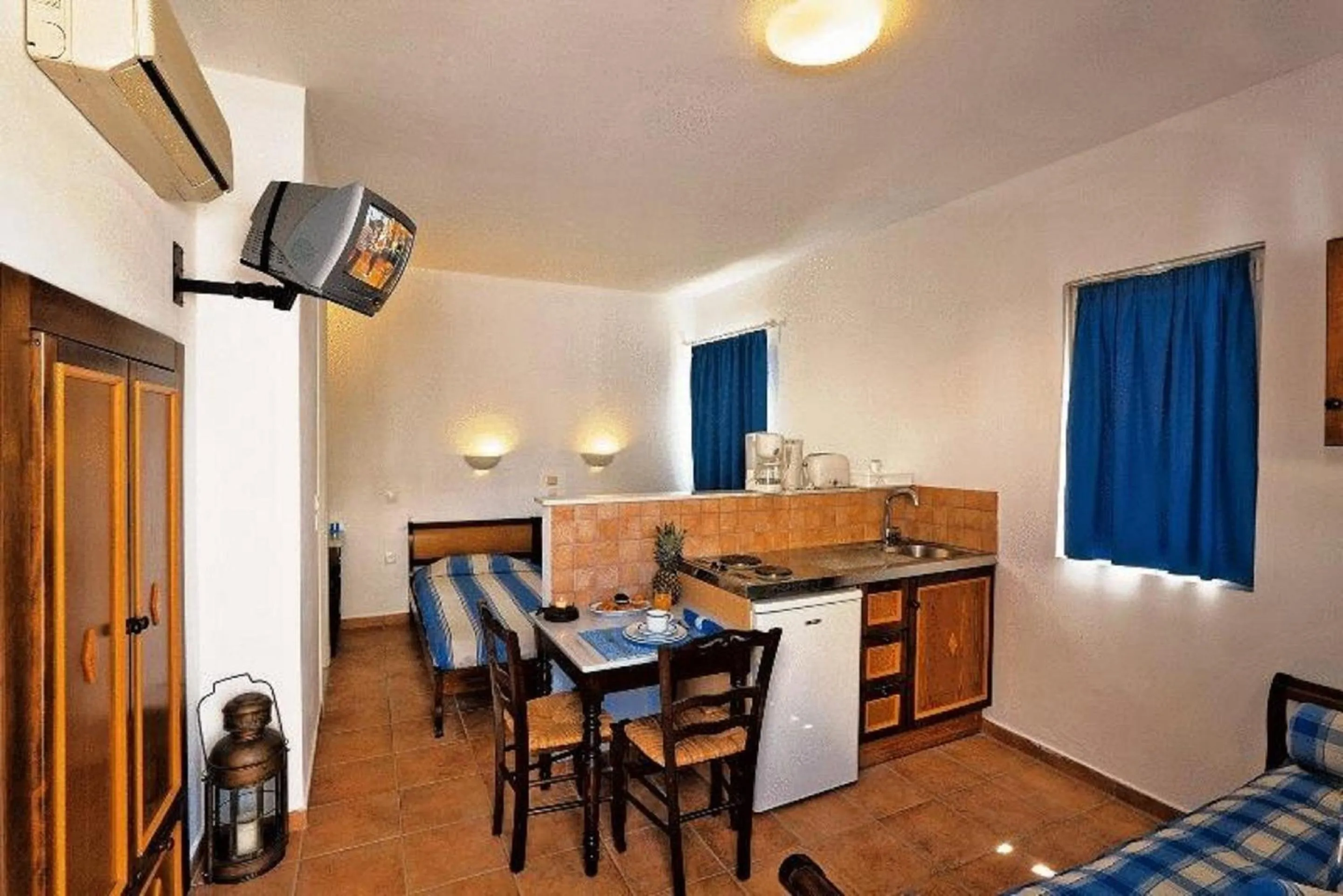 Dining area in Katikies Studios & Apartments