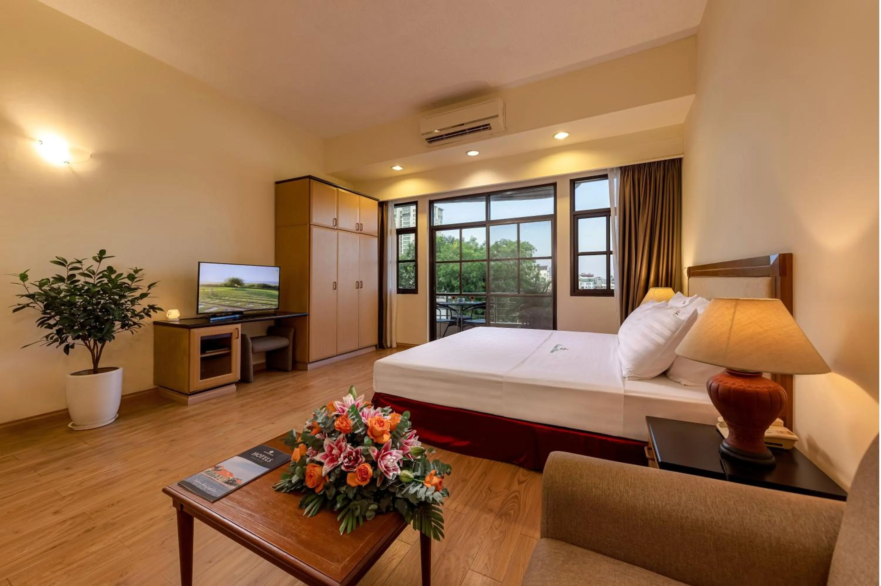 Bedroom, Bed in Oriental Palace Apartments Hanoi