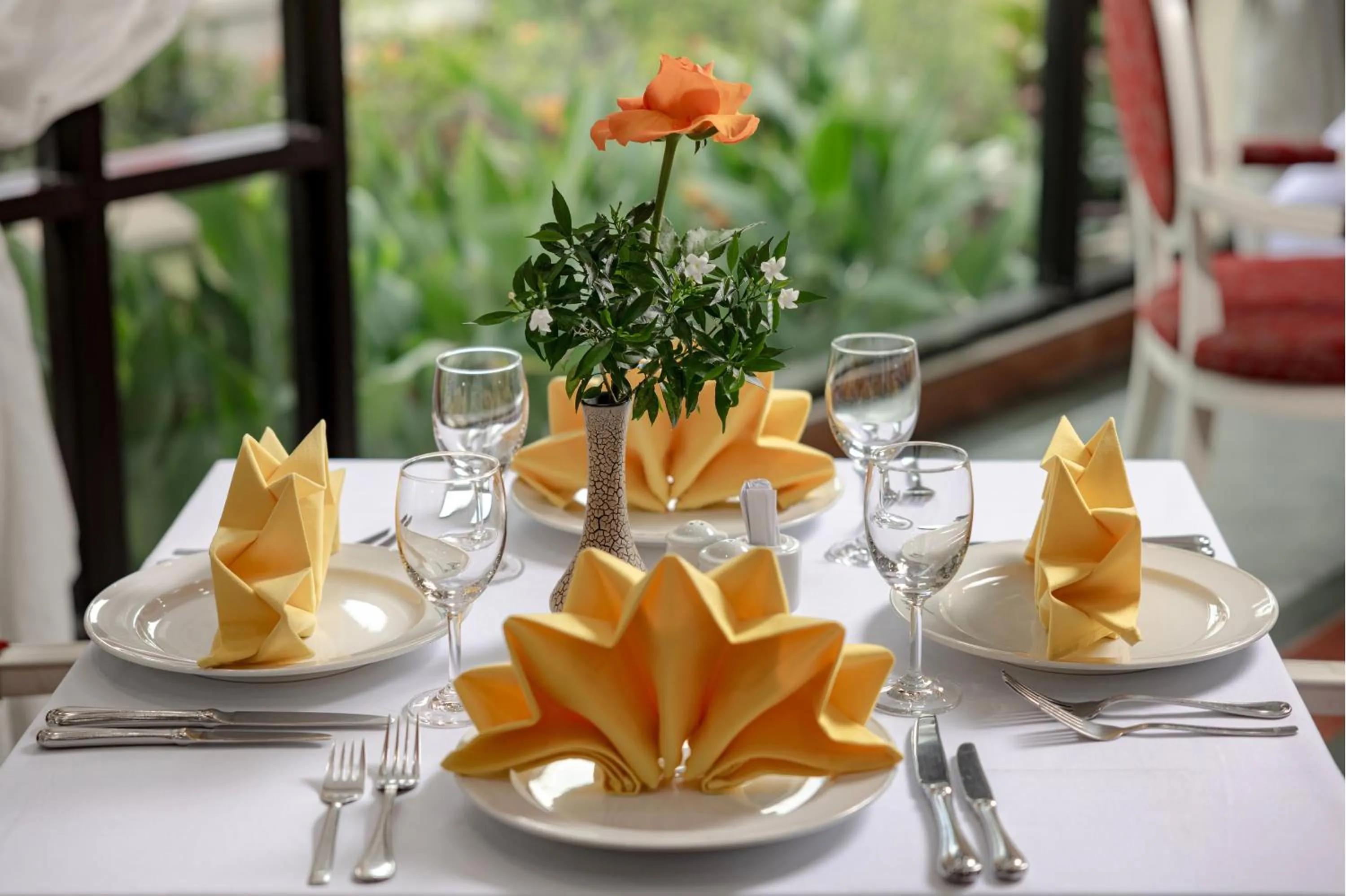Restaurant/places to eat in Oriental Palace Apartments Hanoi