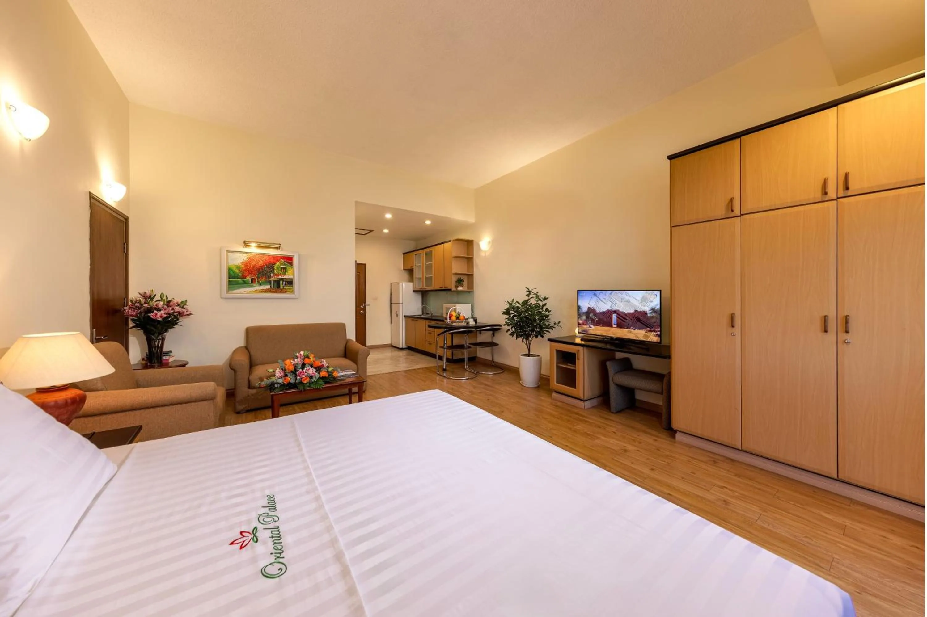 Bedroom, Bed in Oriental Palace Apartments Hanoi