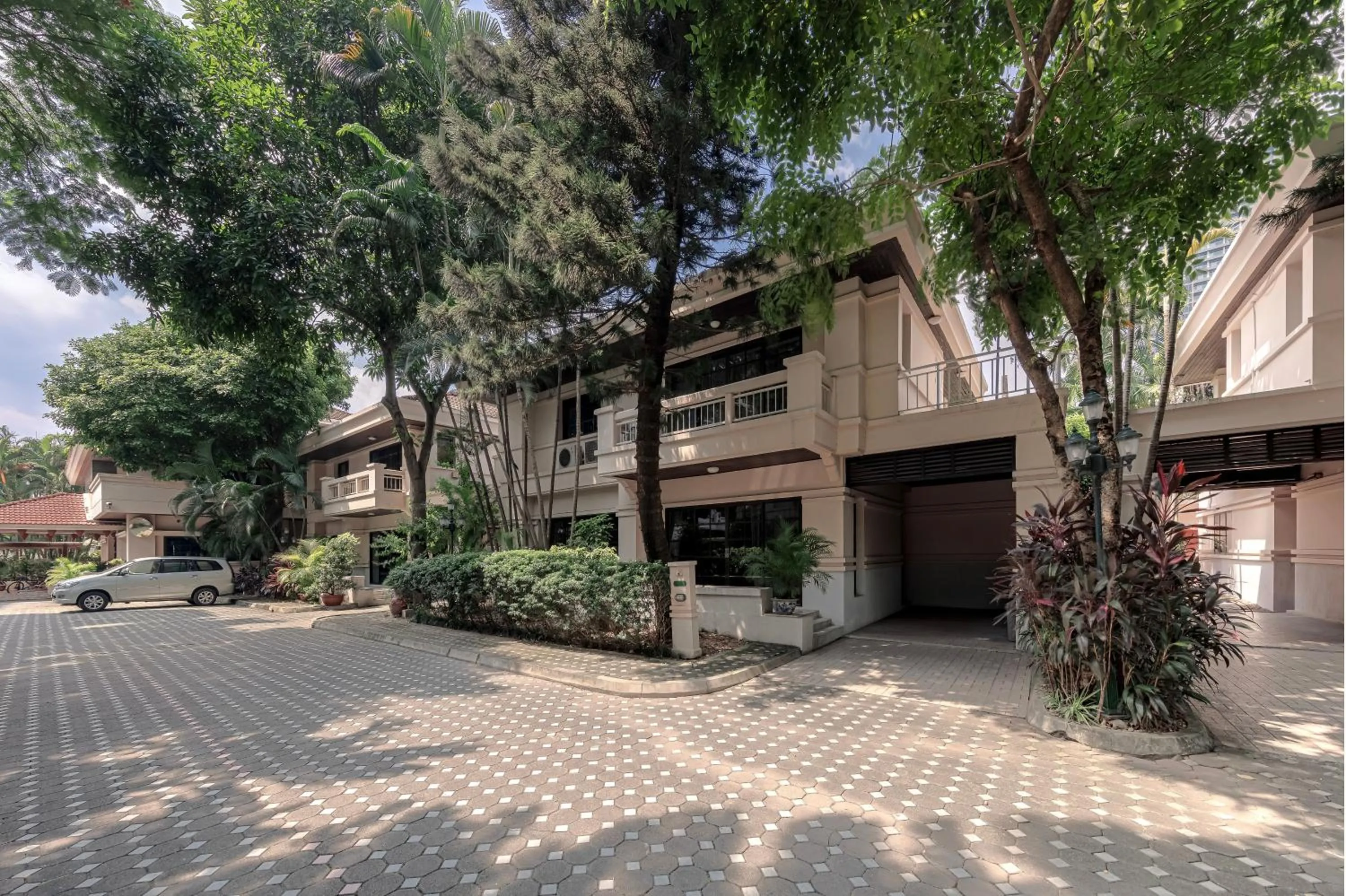 Property building in Oriental Palace Apartments Hanoi