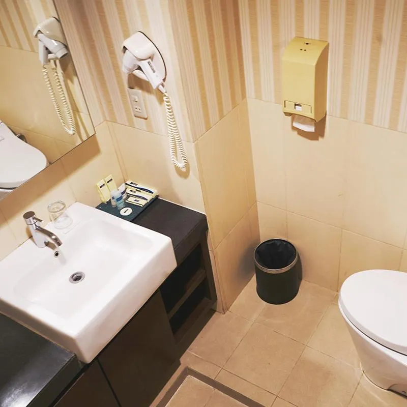 Bathroom in Travellers Suites Serviced Apartments