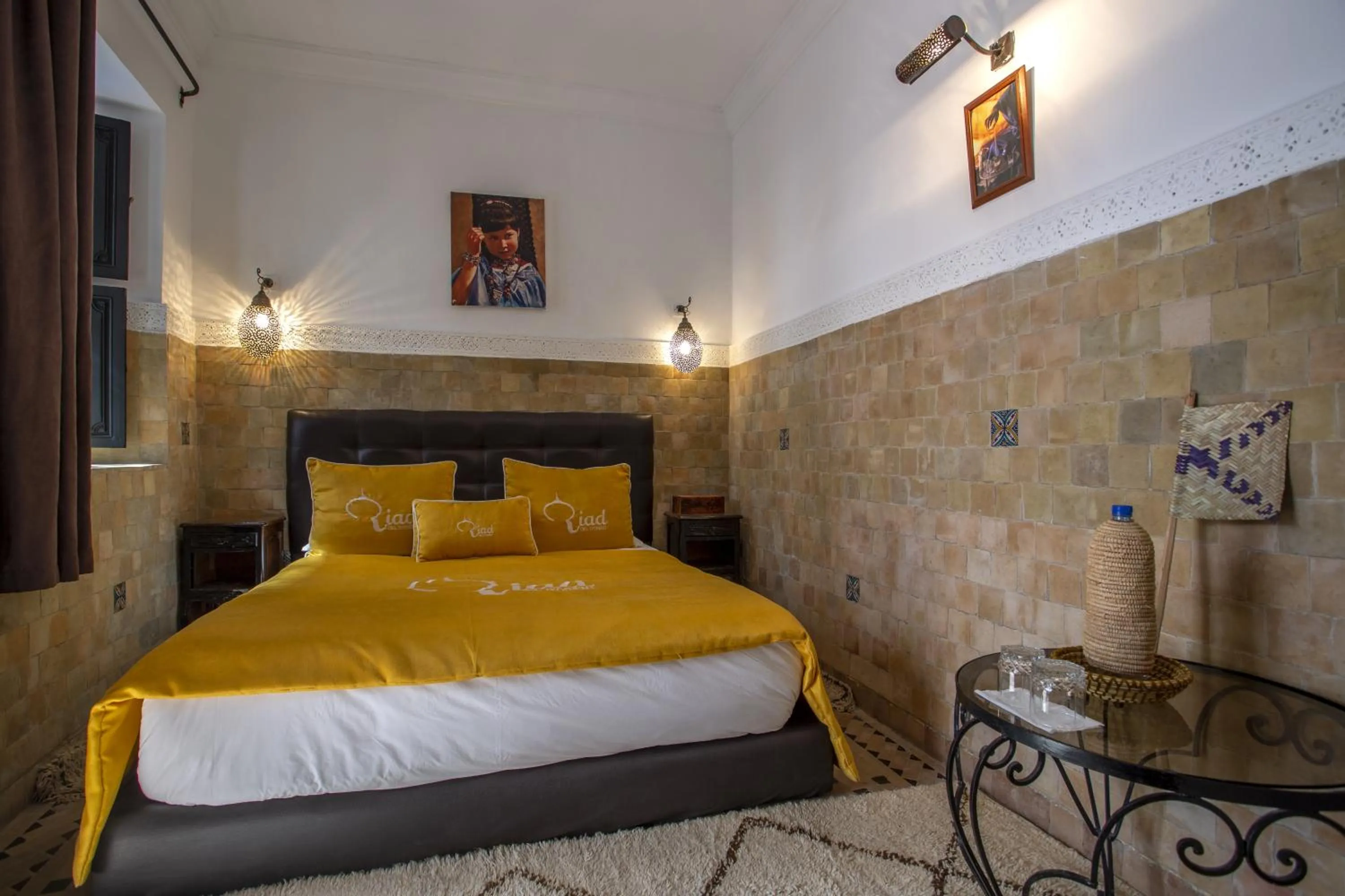 Bed in Riad Ciel d'Orient