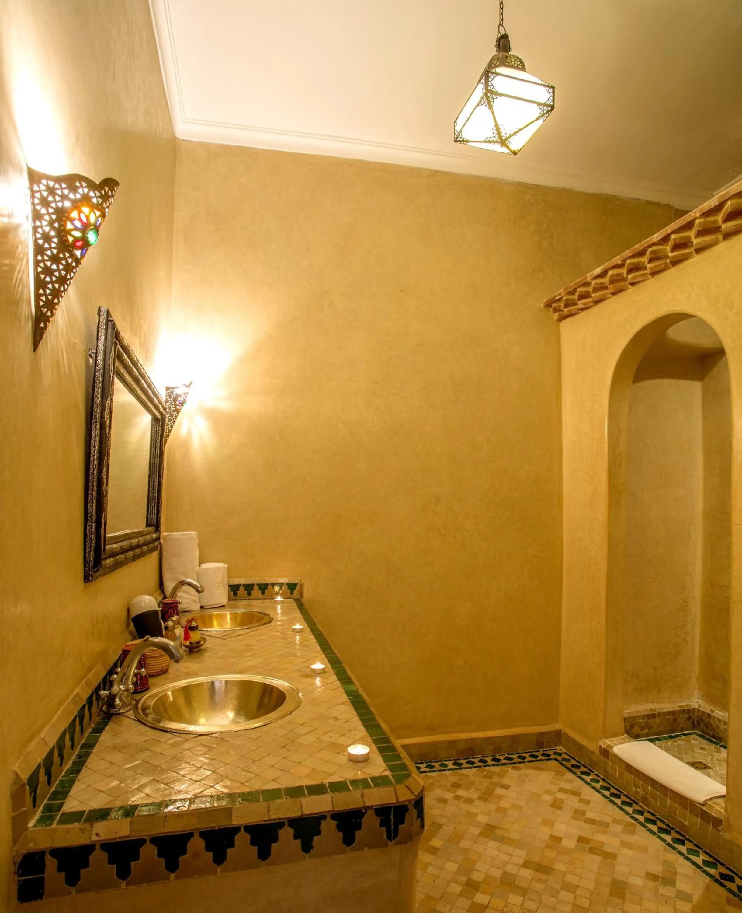 Bathroom in Riad Ciel d'Orient
