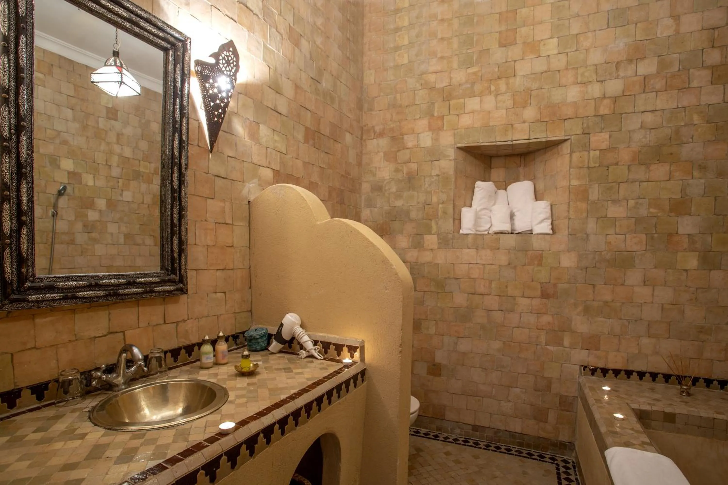 Shower in Riad Ciel d'Orient