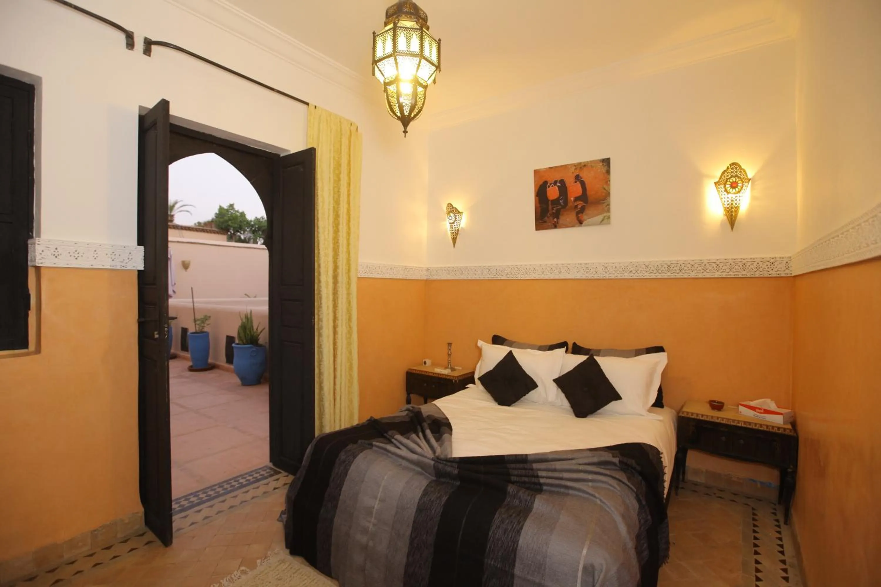 Photo of the whole room, Bed in Riad Ciel d'Orient