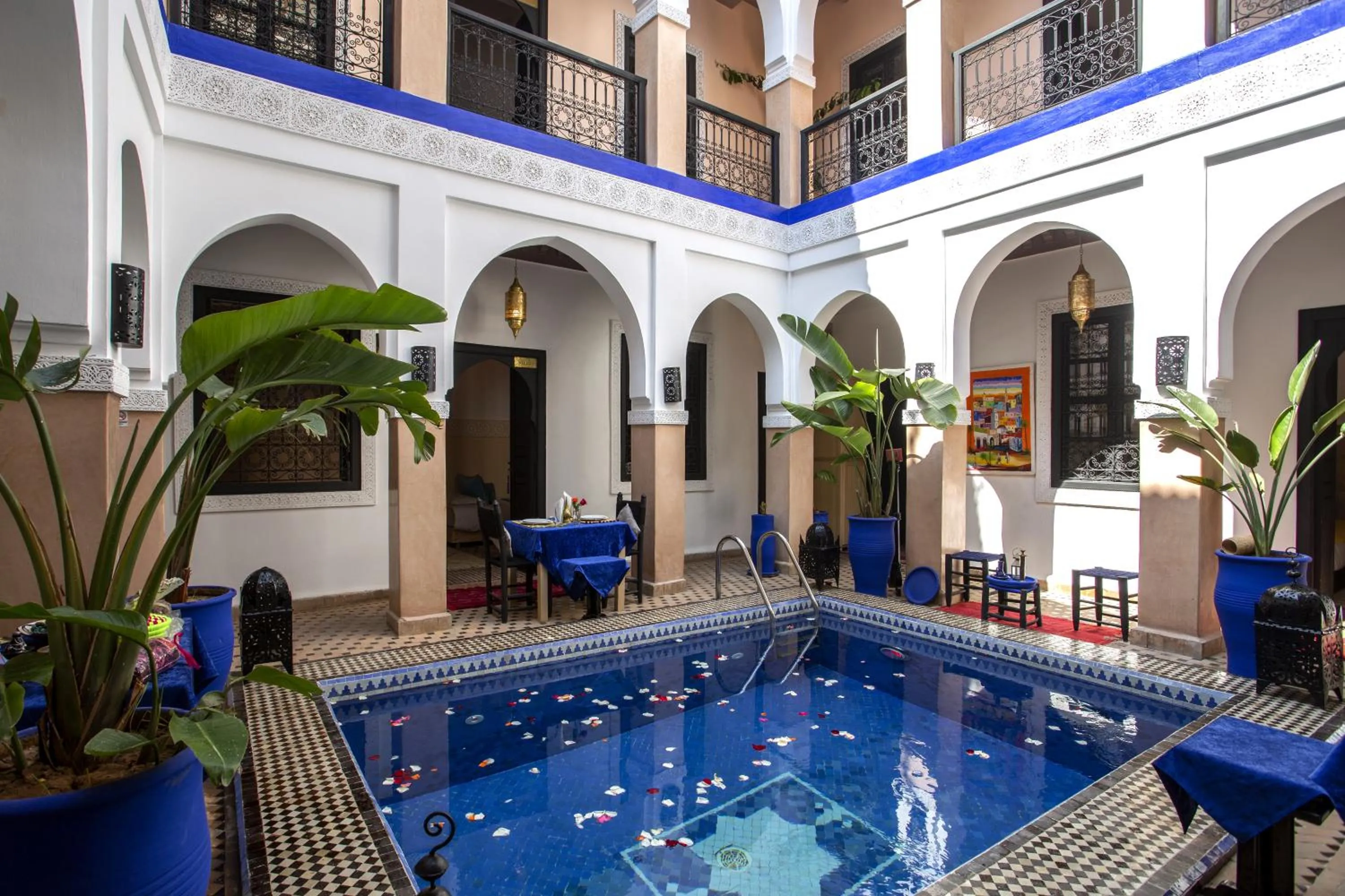 Swimming pool in Riad Ciel d'Orient