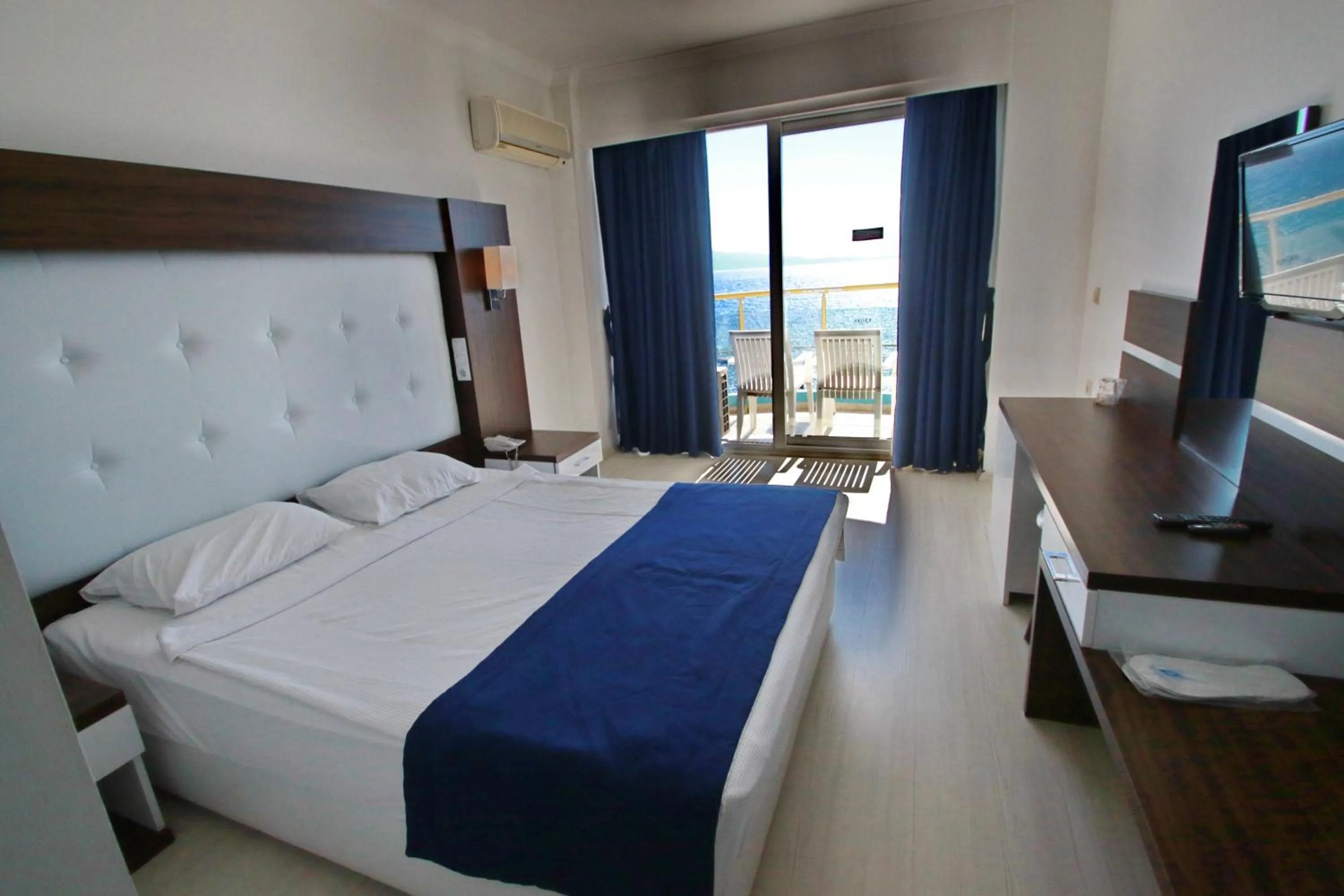 Photo of the whole room in Arora Hotel