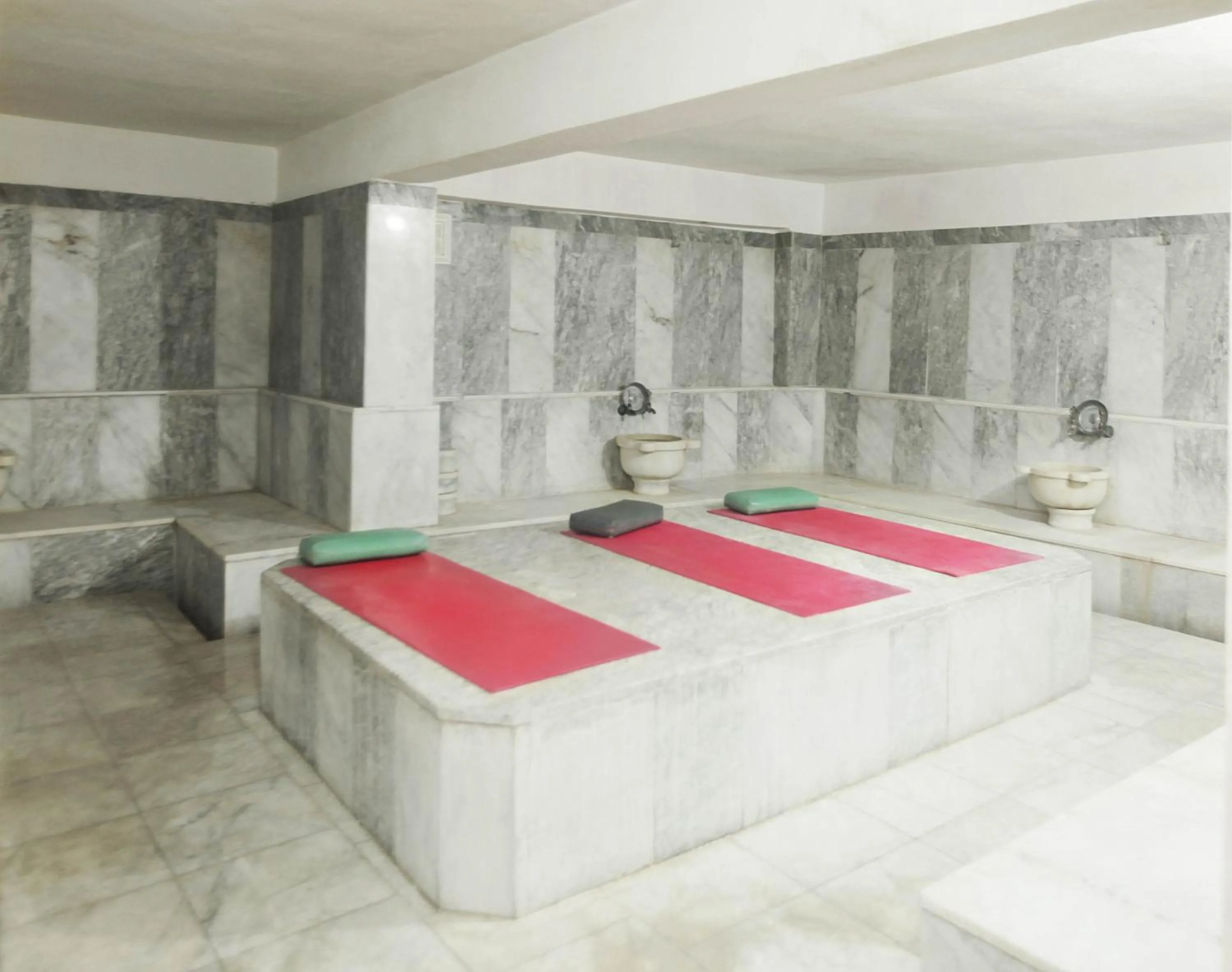 Spa and wellness centre/facilities in Arora Hotel