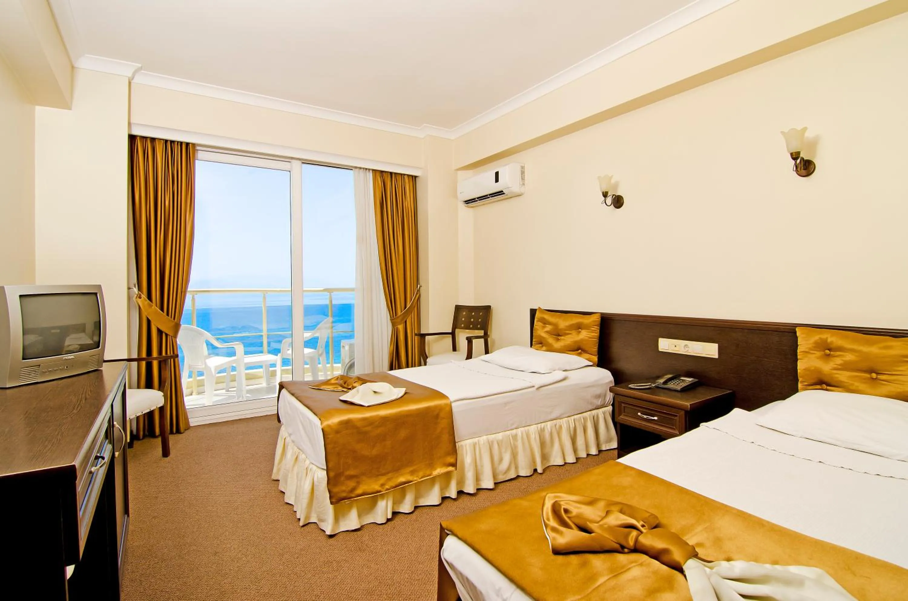 Photo of the whole room in Arora Hotel