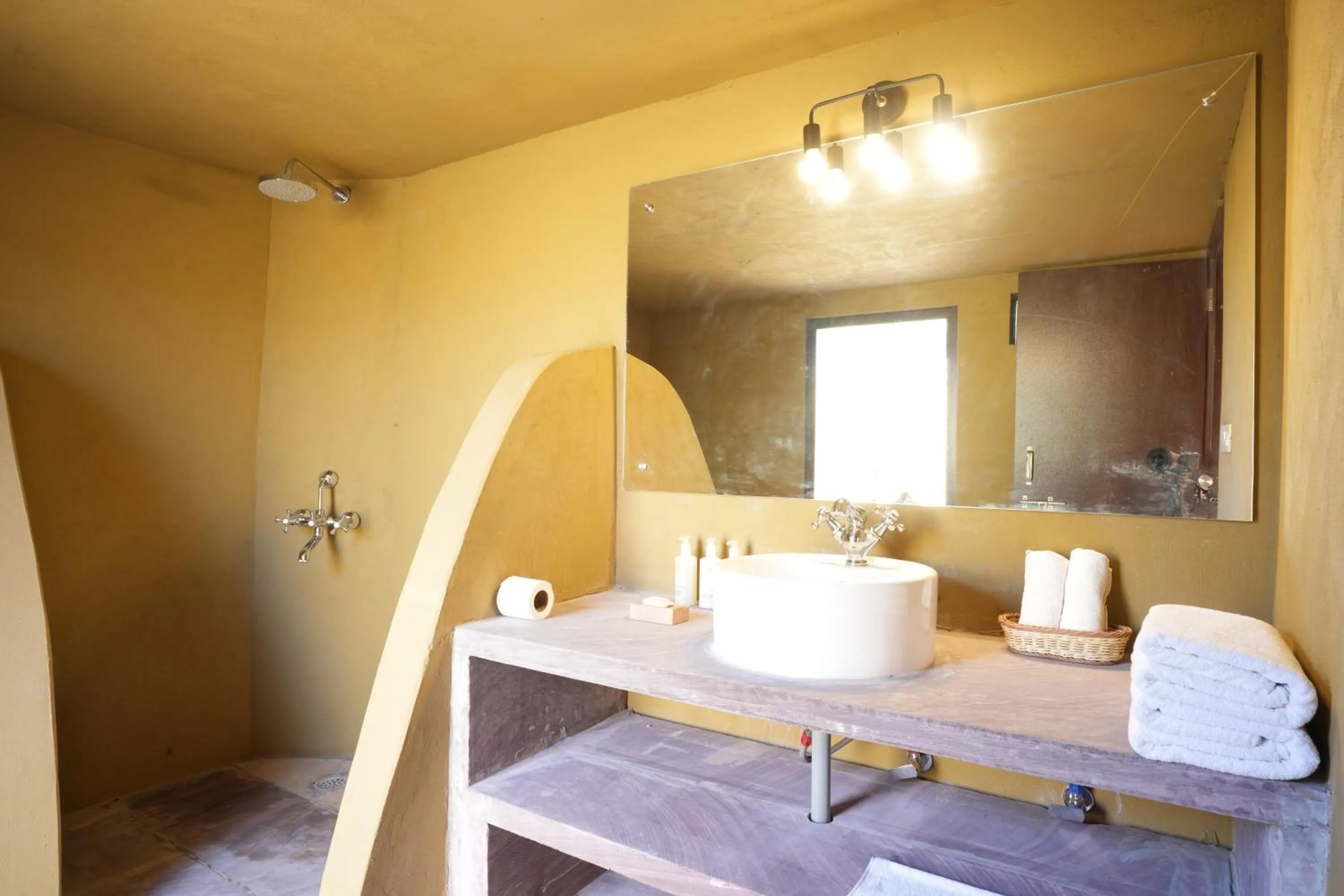 Bathroom in Dhora Desert Resort And Spa