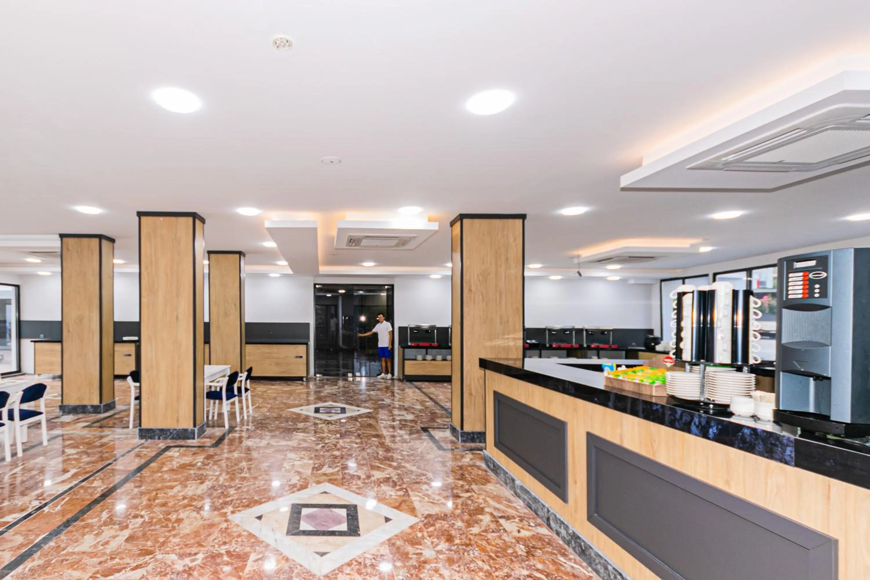 Restaurant/places to eat in Lara World Hotel