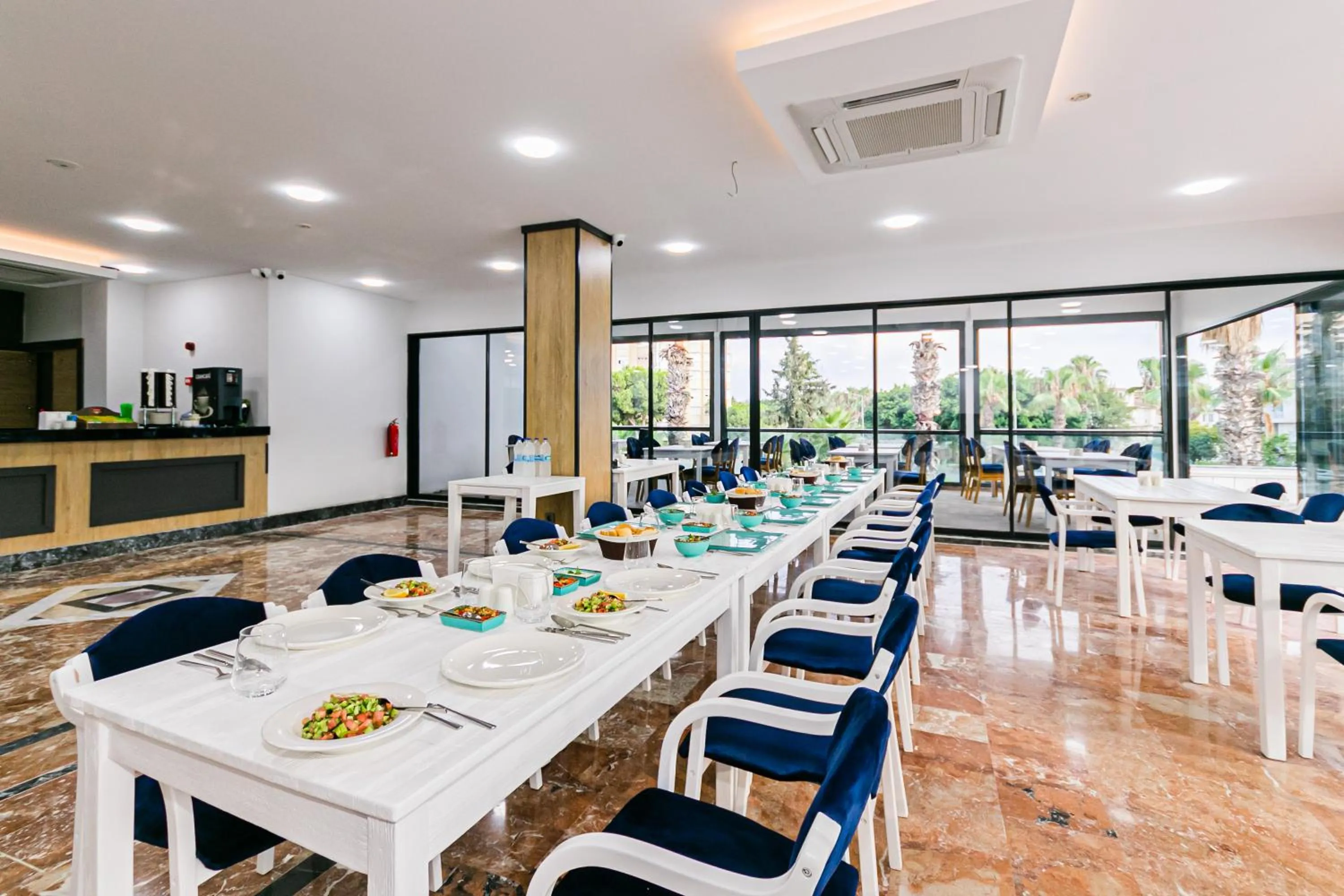 Restaurant/places to eat in Lara World Hotel