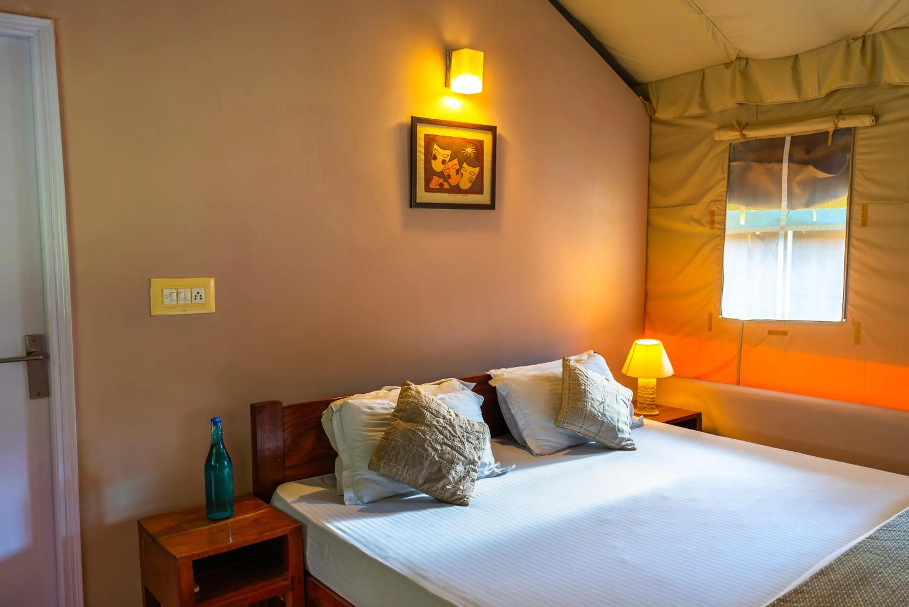 Bed in Banyan By The Ganges