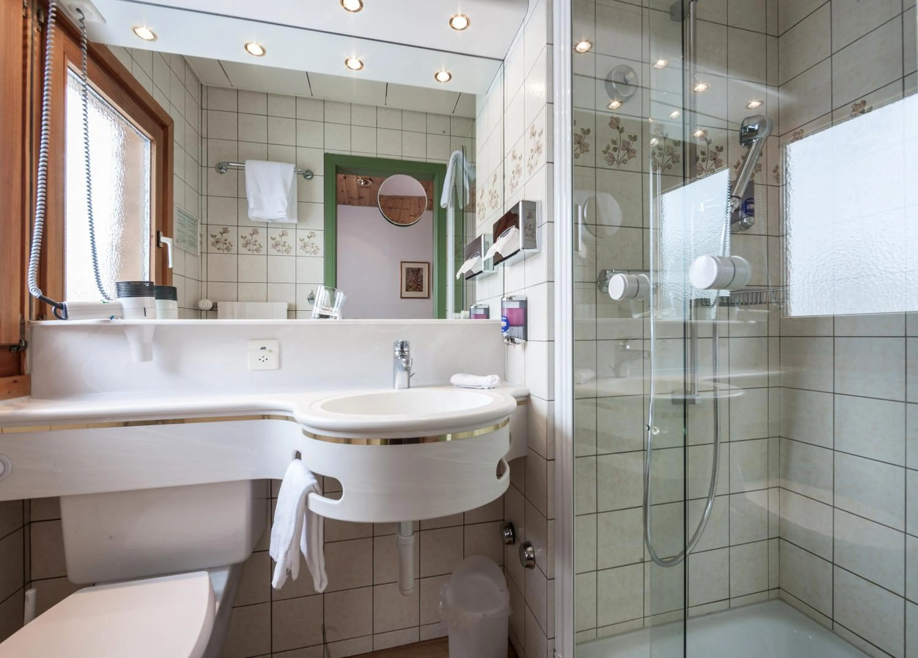 Shower in Hotel Astoria