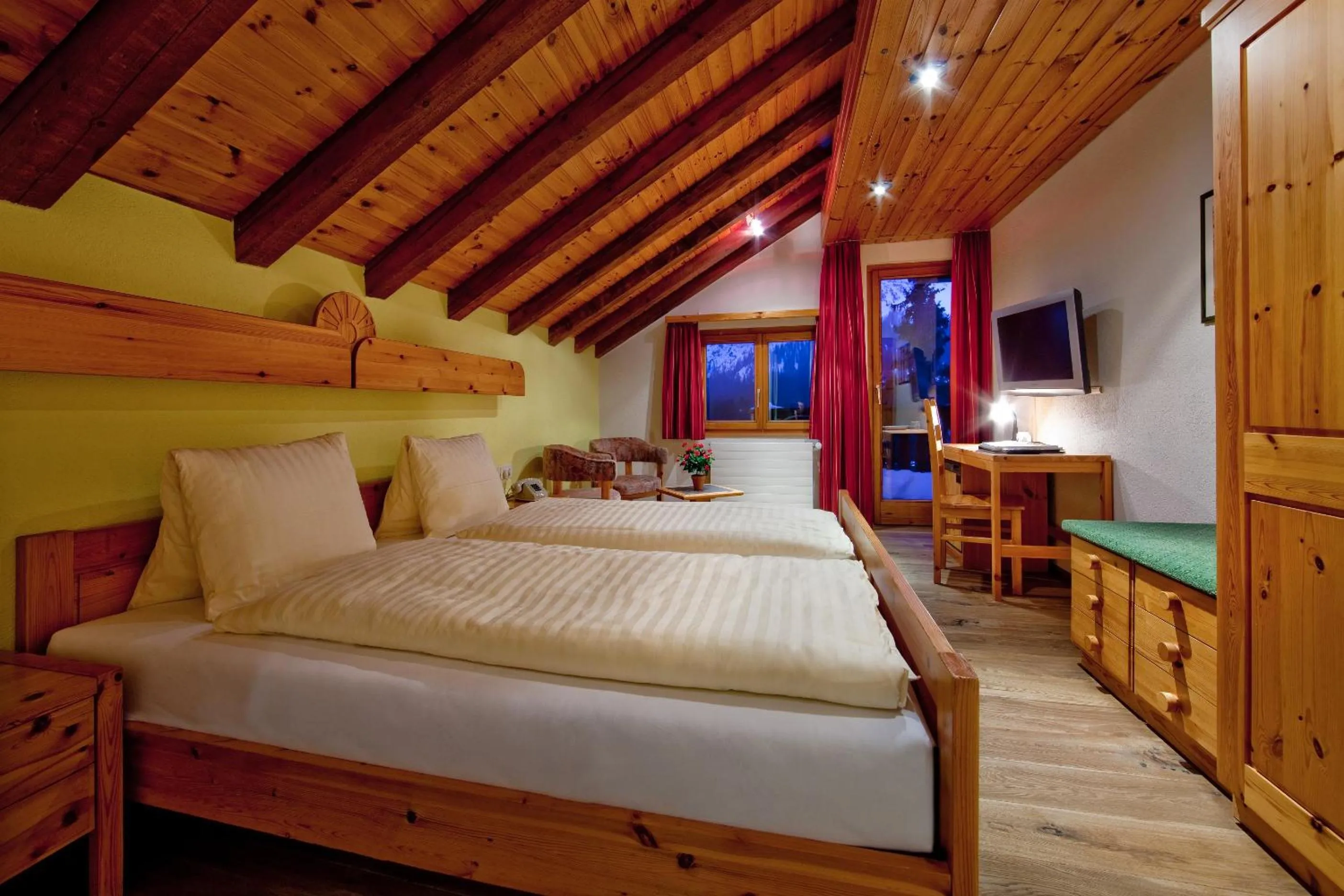 Bedroom, Bed in Hotel Astoria