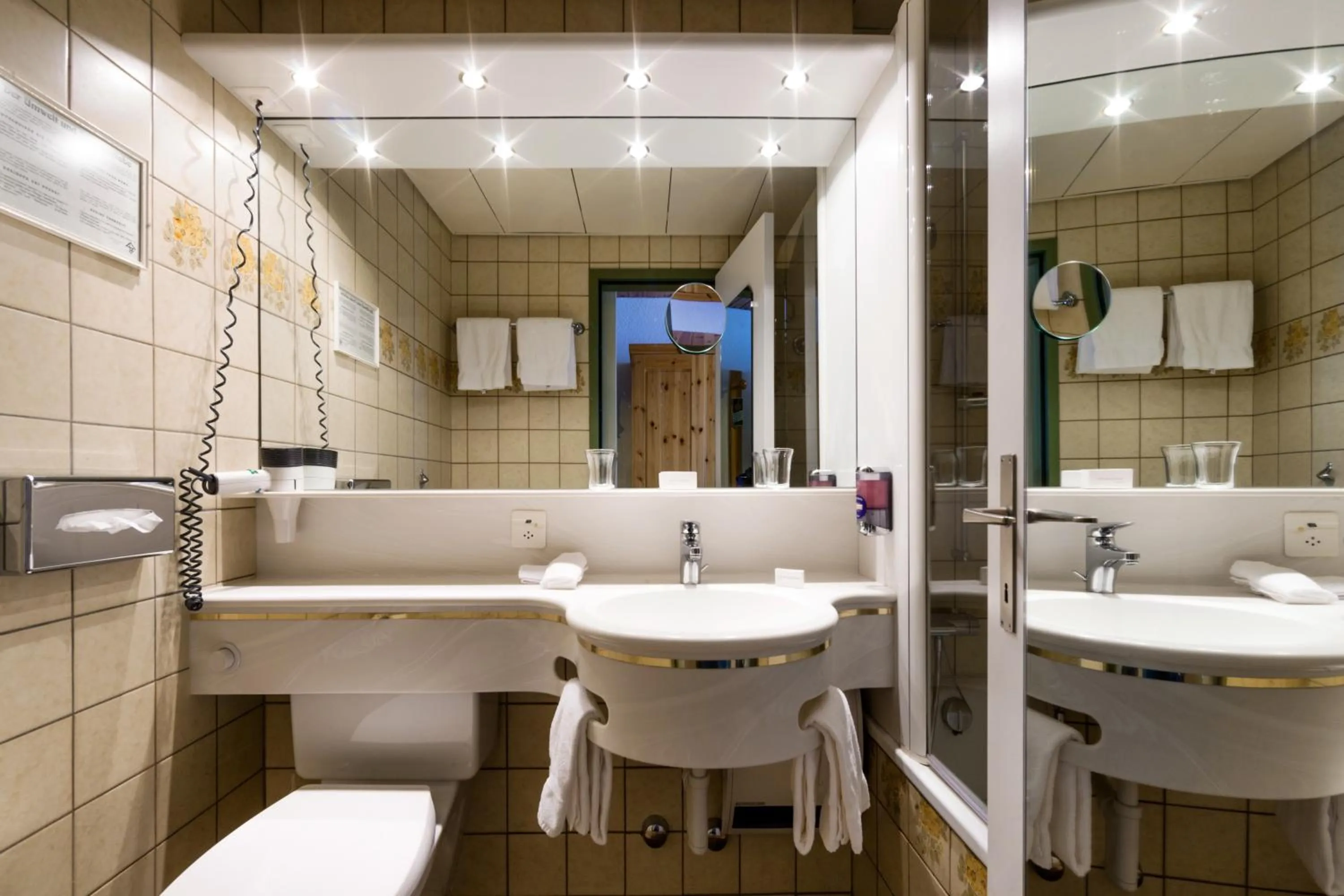 Bathroom in Hotel Astoria