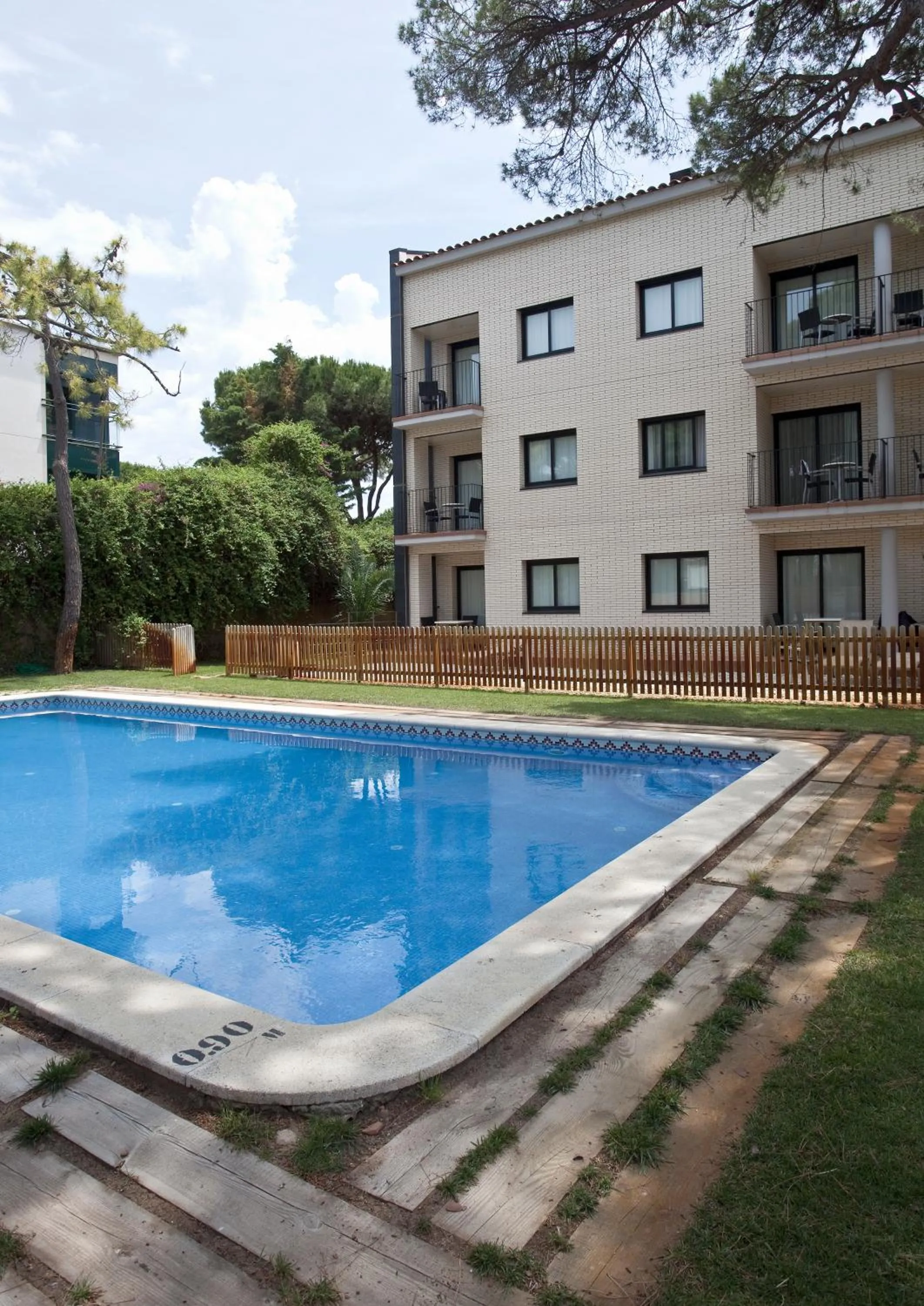 Swimming pool in SG Marina 54 Apartments