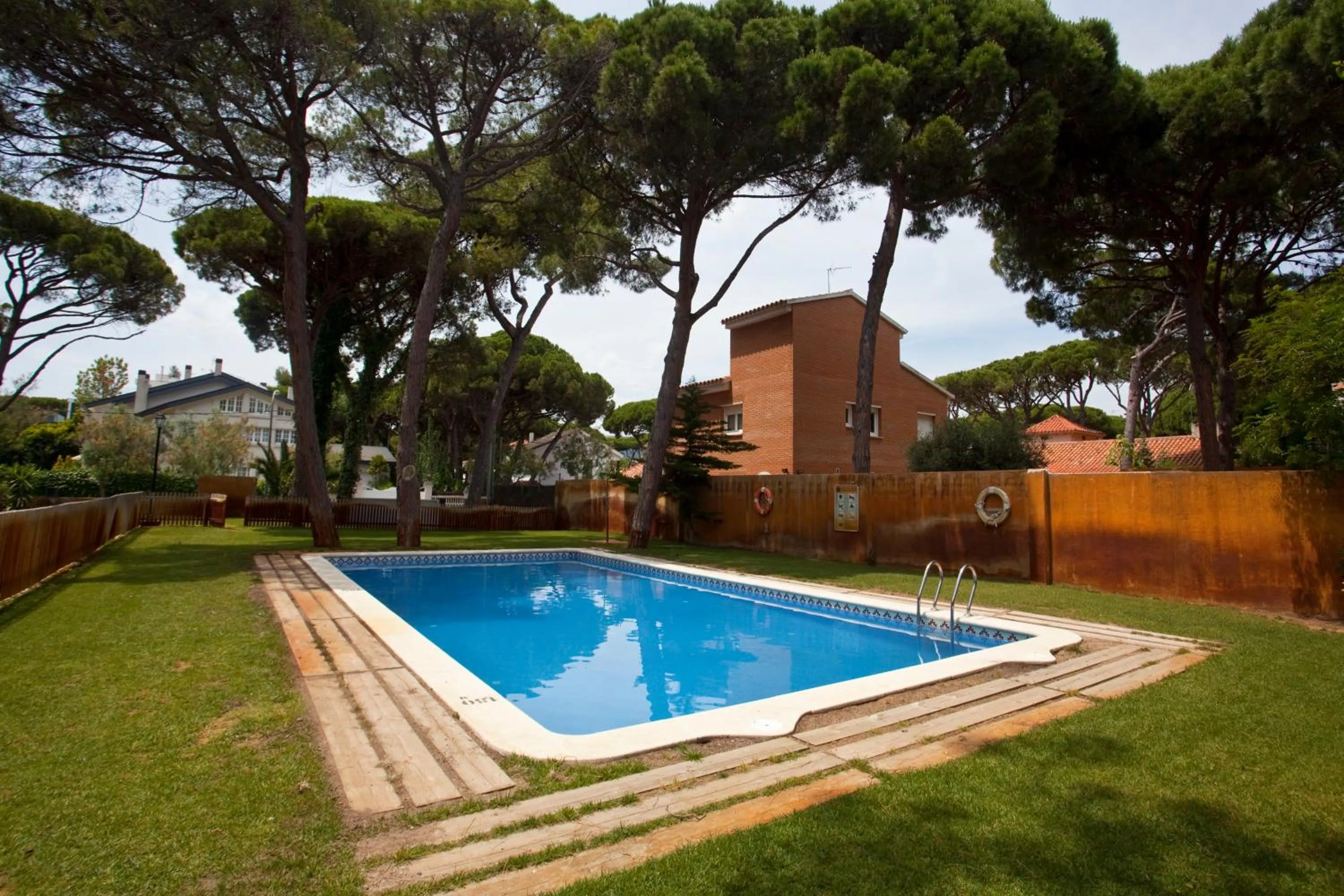 Swimming pool in SG Marina 54 Apartments