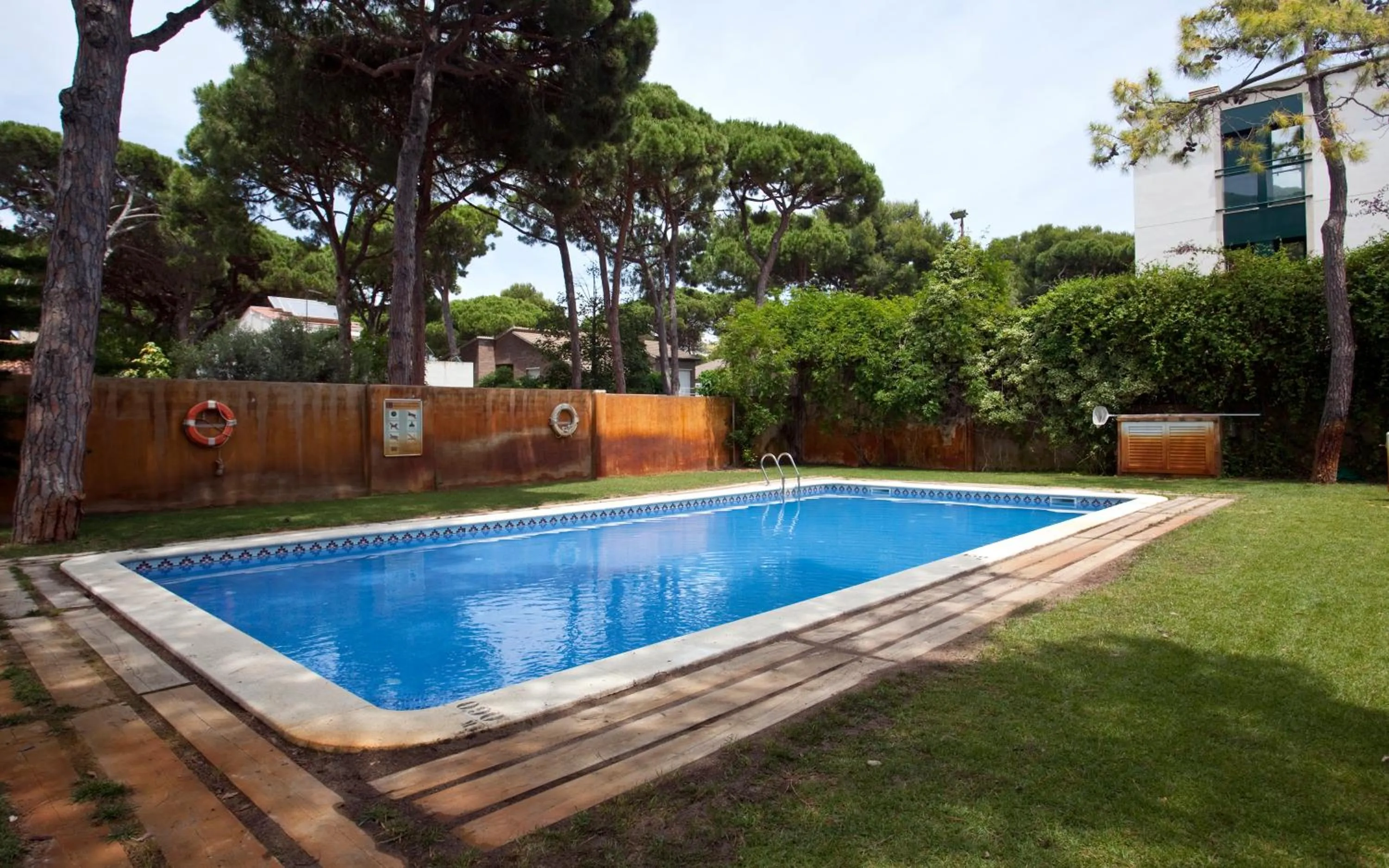 Swimming pool in SG Marina 54 Apartments