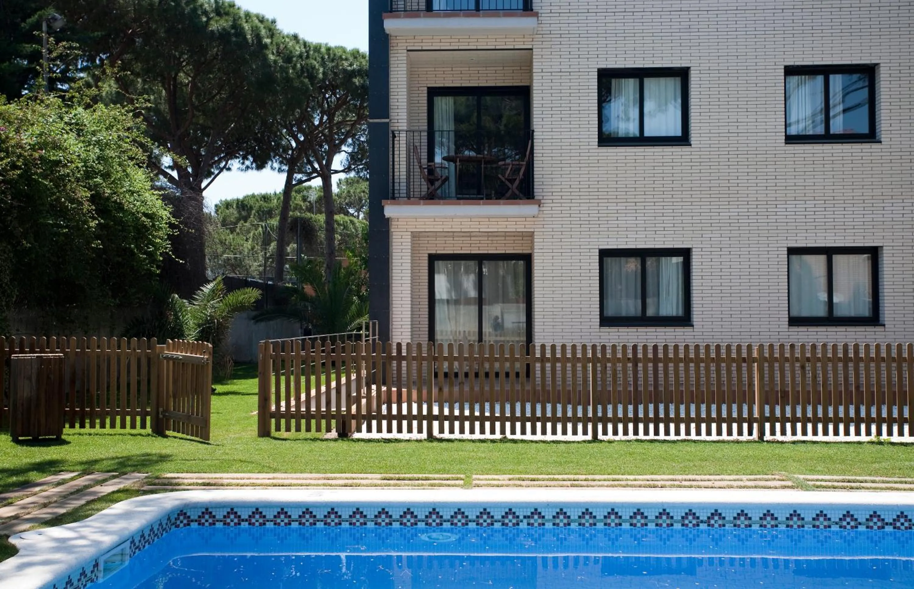 Swimming pool in SG Marina 54 Apartments