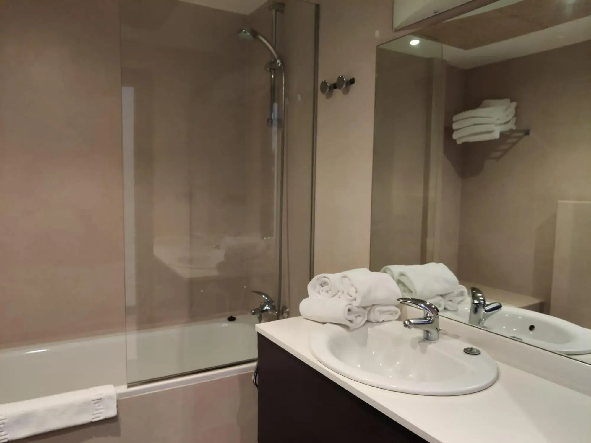 Quadruple Room in Hotel Rey Sancho Quadruple Room in Hotel Rey Sancho