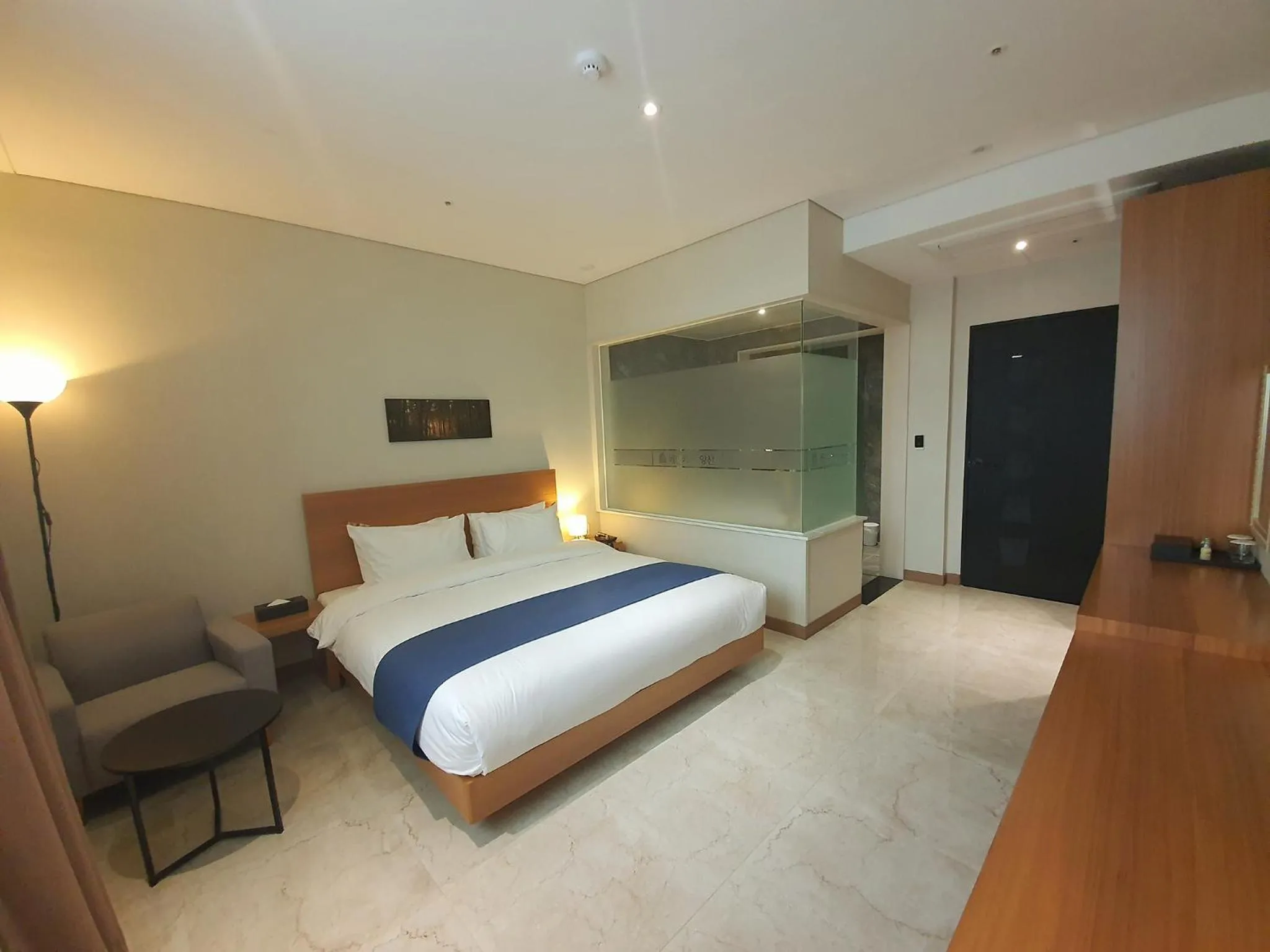 Decorative detail, Bed in Benikea Hotel Yangsan