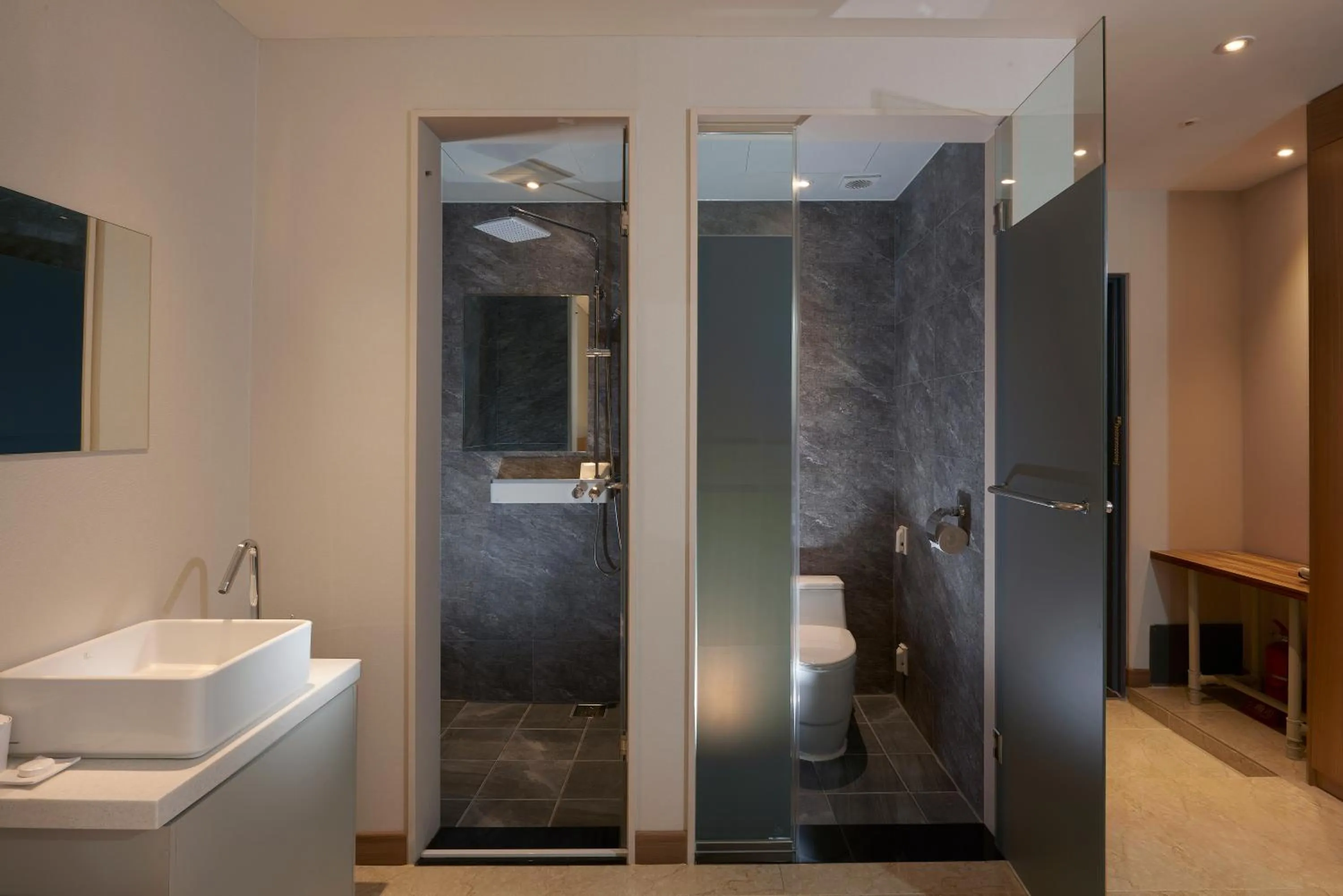 Bathroom in Benikea Hotel Yangsan