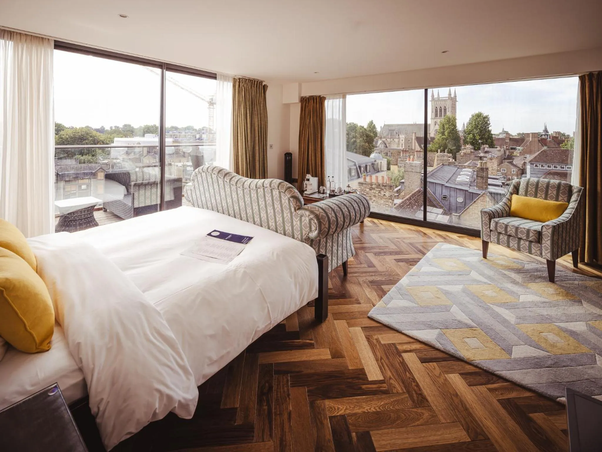 Bed in The Varsity Hotel & Spa