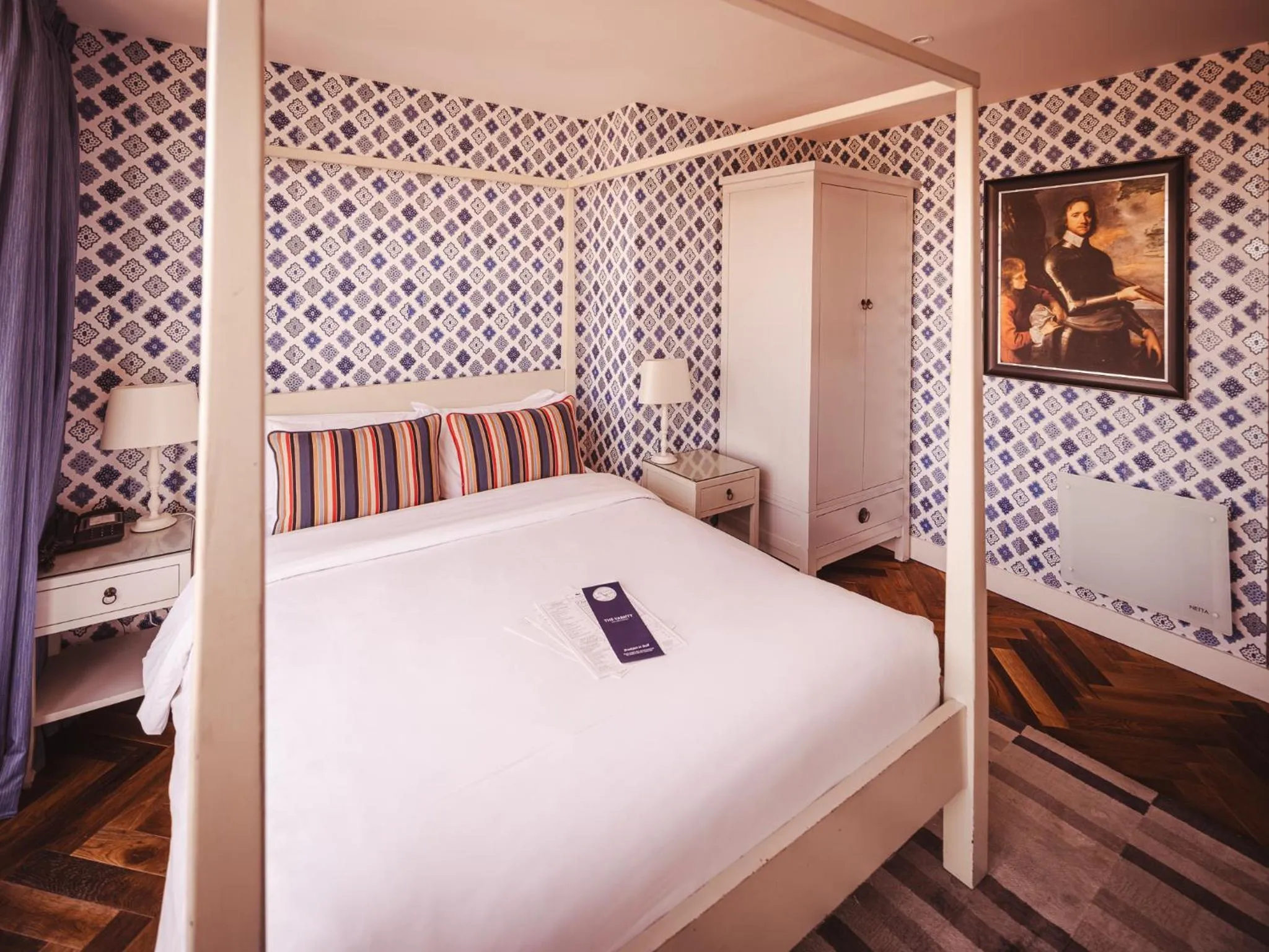 Bed in The Varsity Hotel & Spa