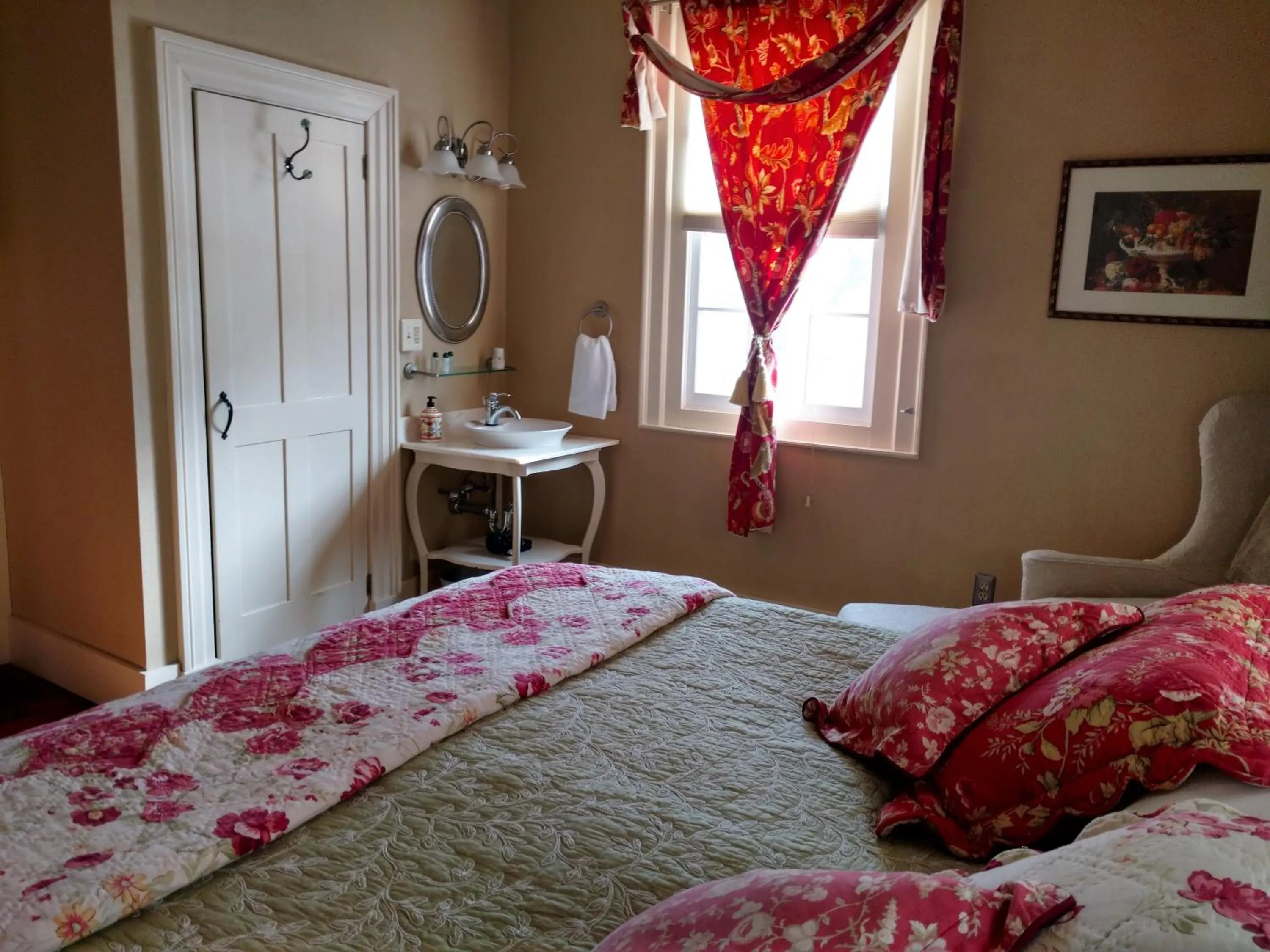 Bed in Daniel Stebbins B and B
