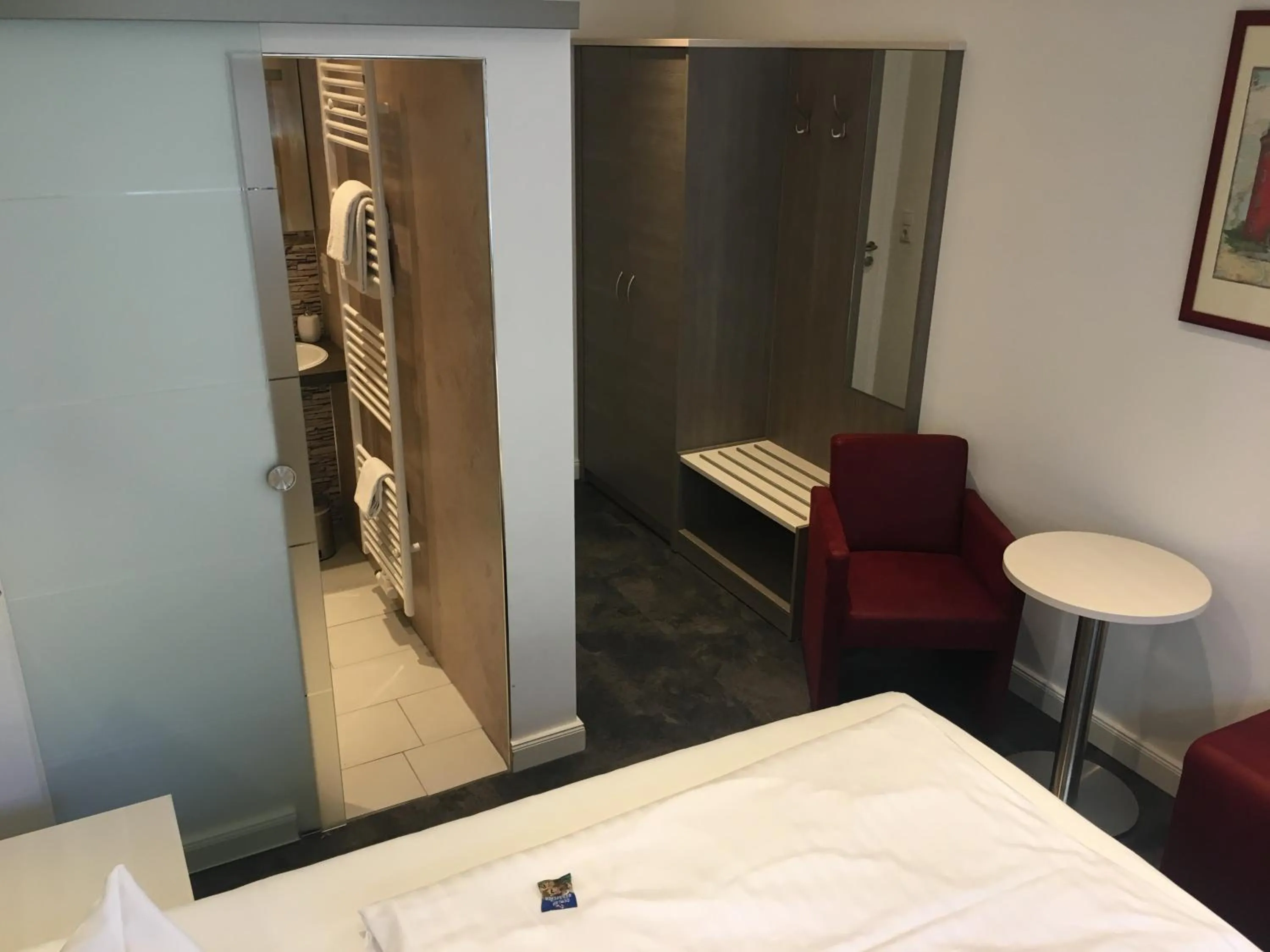 Seating area, Bed in WH Hotels Papenburg Zentrum