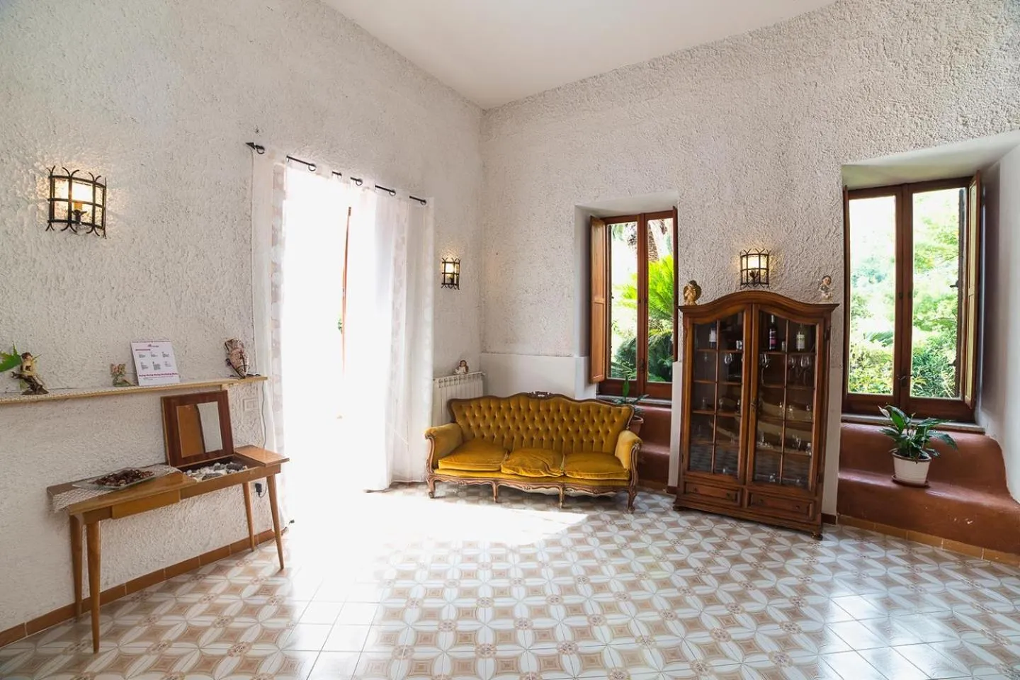 Communal lounge/ TV room in B&B Bouganville