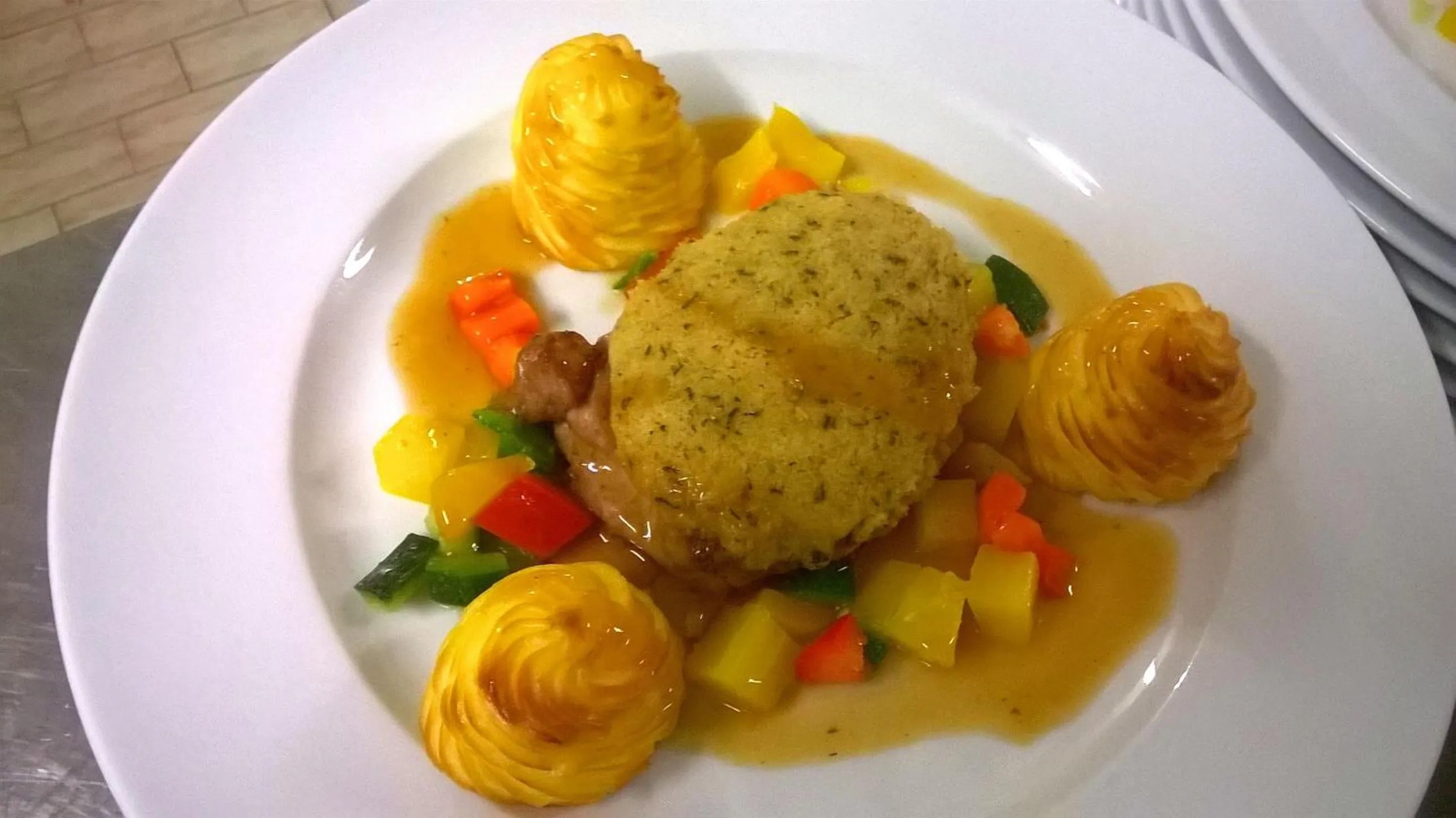 Restaurant/places to eat in Hotel Hell