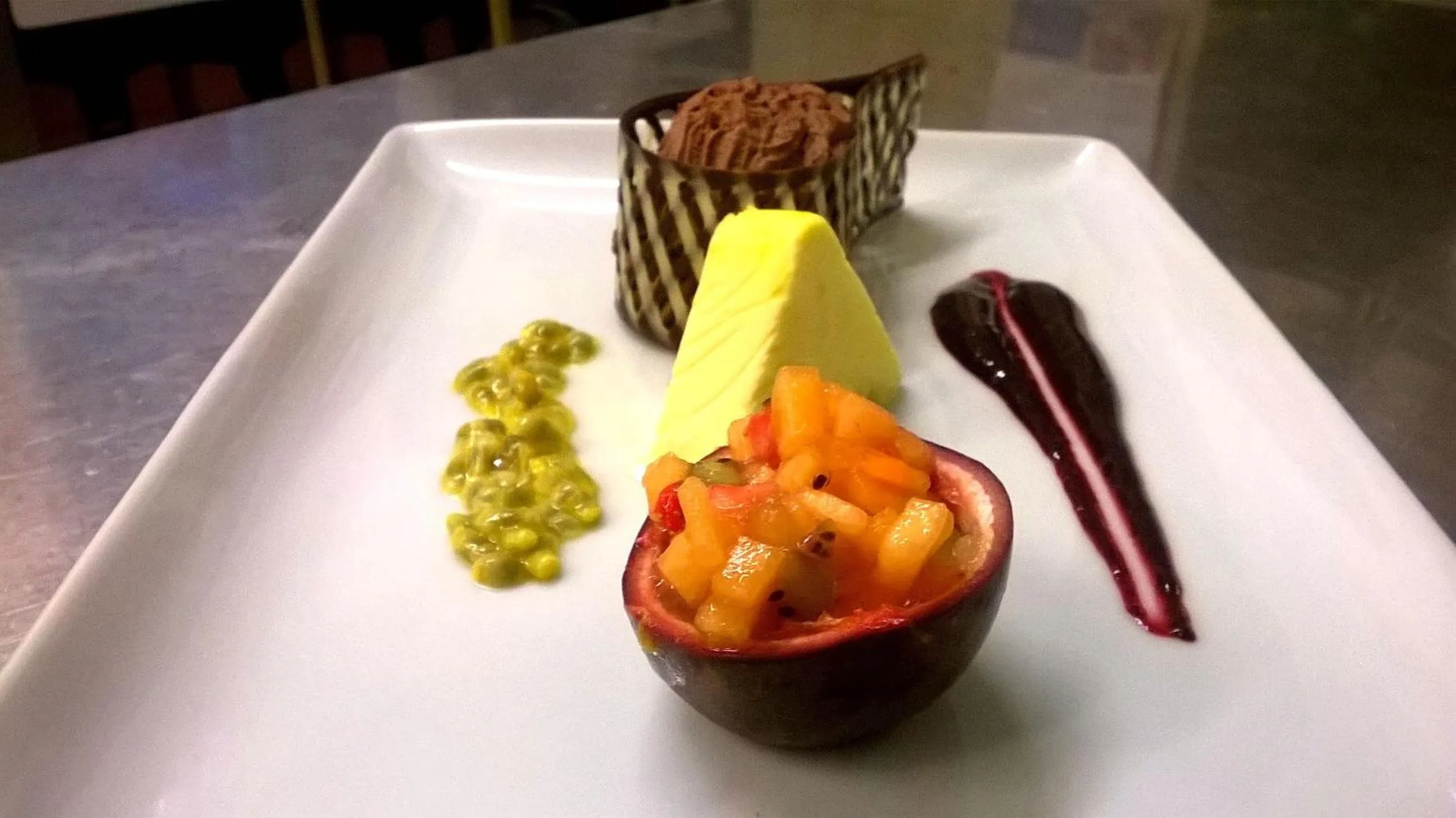 Restaurant/places to eat in Hotel Hell