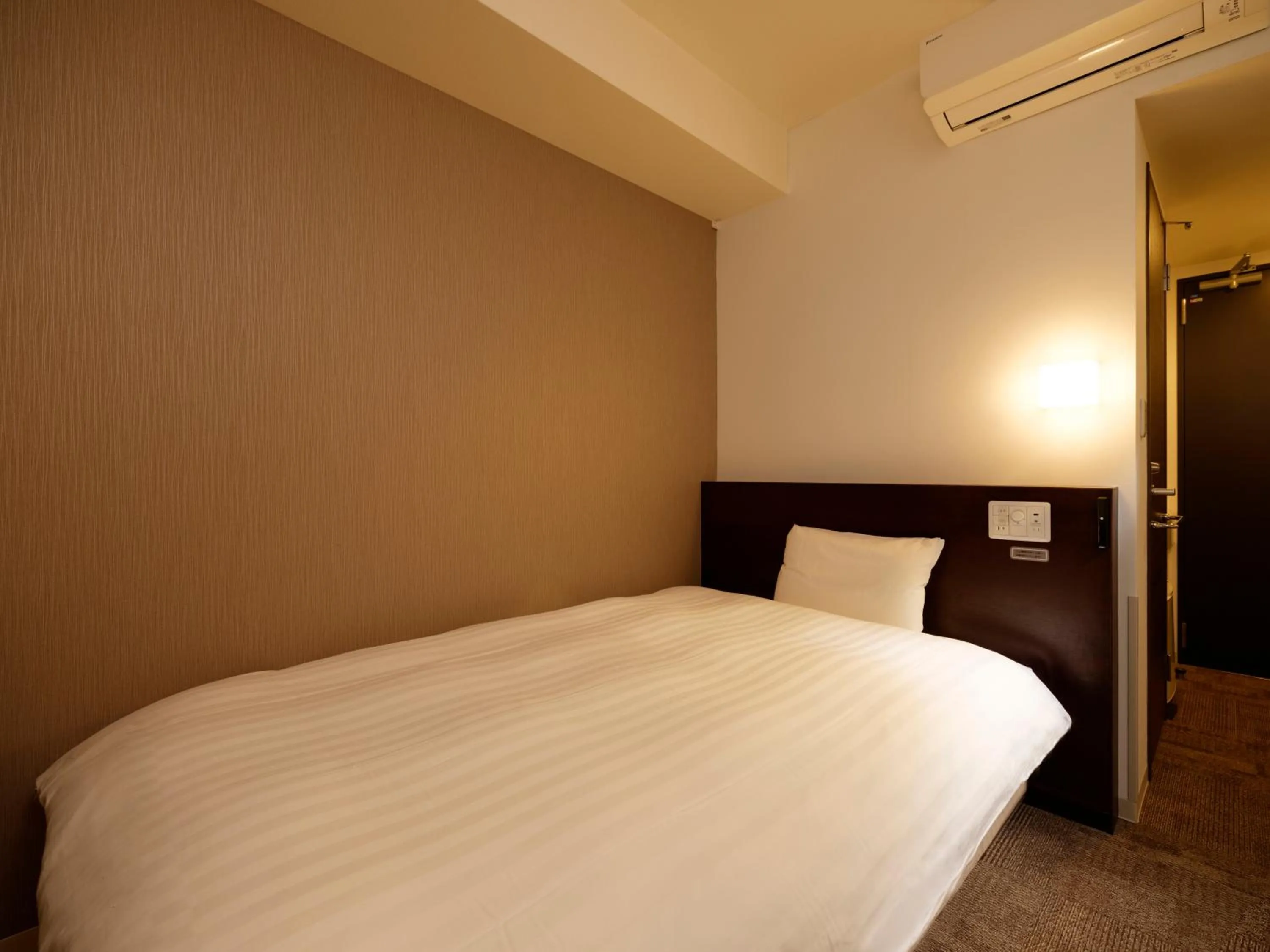 Bed in Dormy Inn Takamatsu