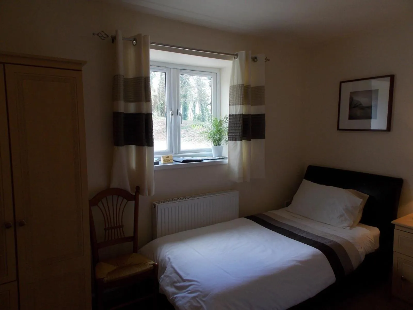 Day, Bed in The Vobster Inn