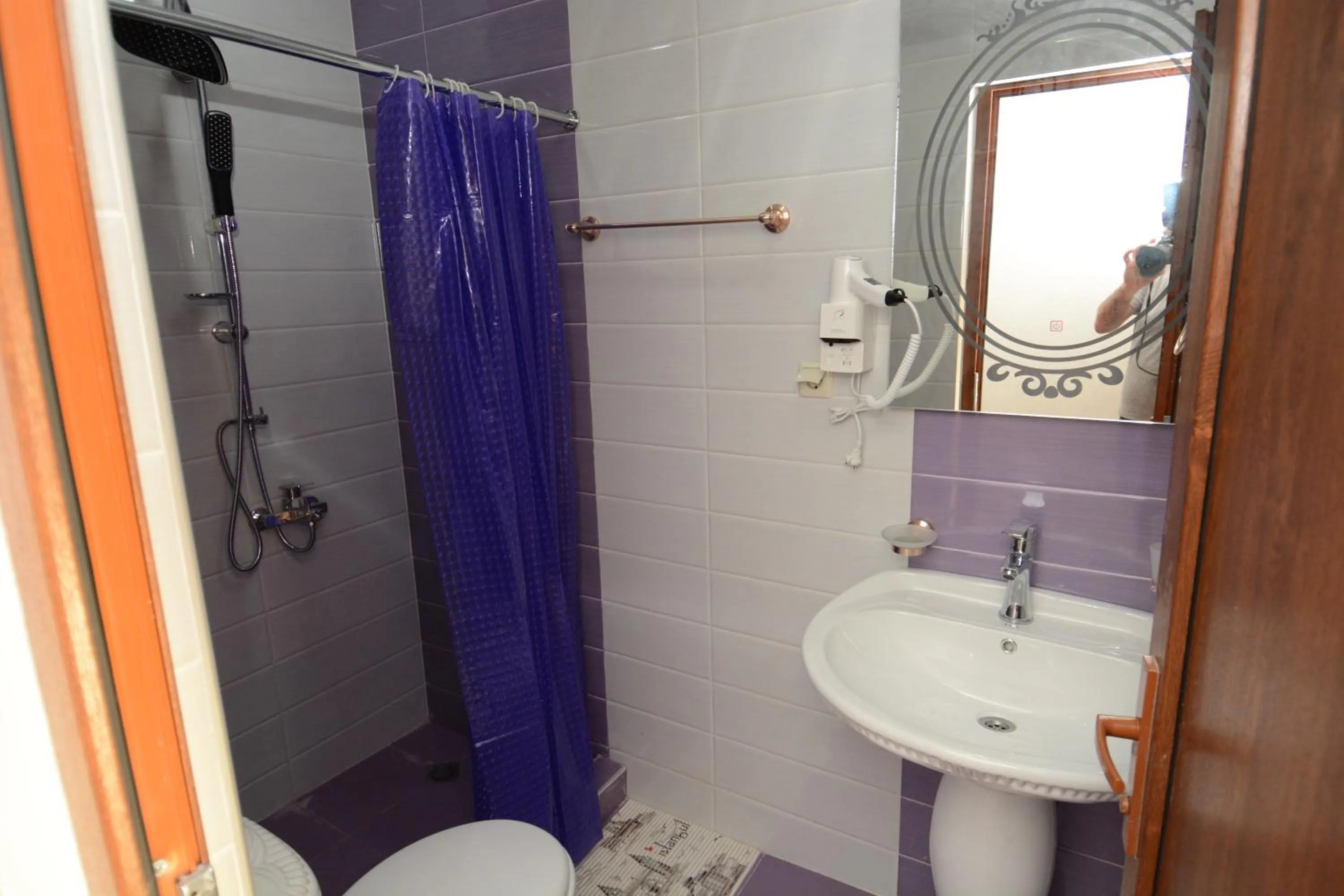 Shower in Hotel Inter