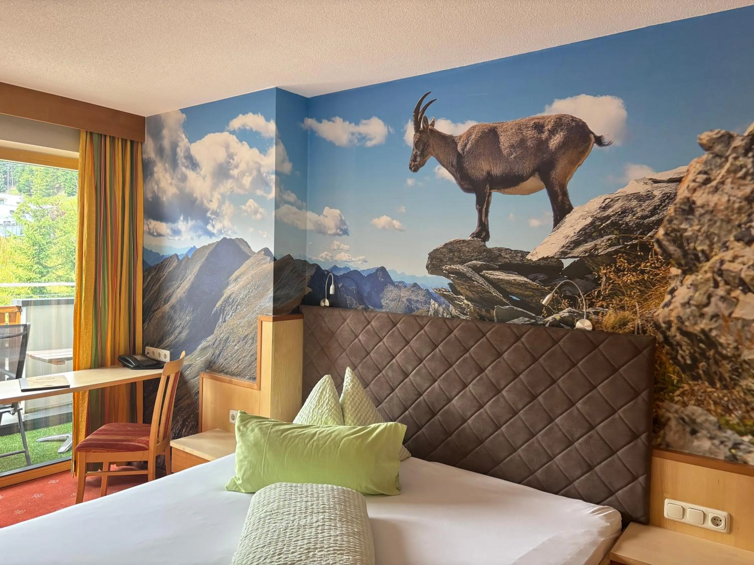 Photo of the whole room, Bed in Hotel Garni Alpendiamant
