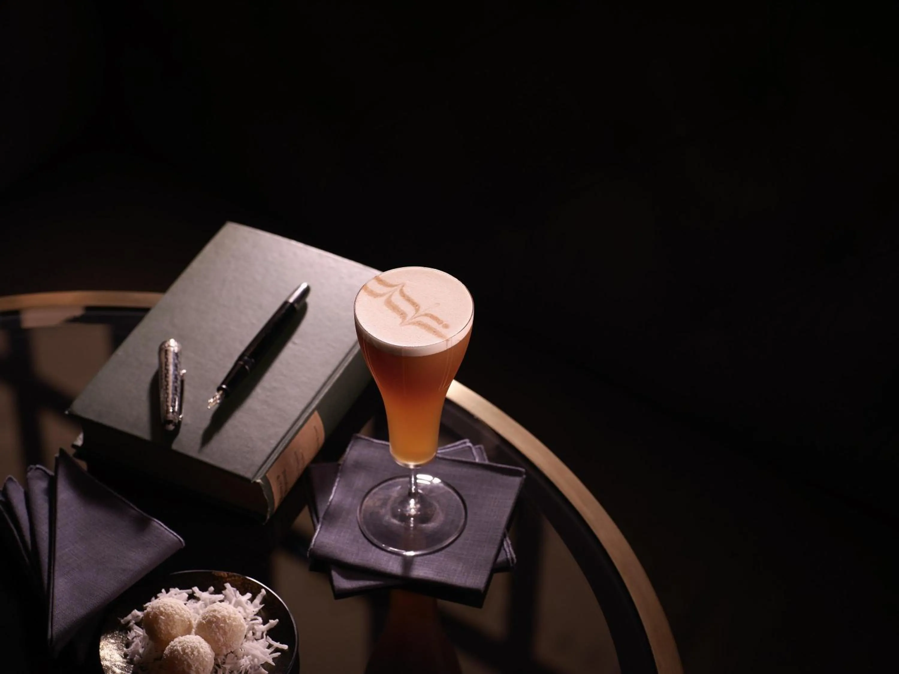 Lounge or bar in Raffles Singapore