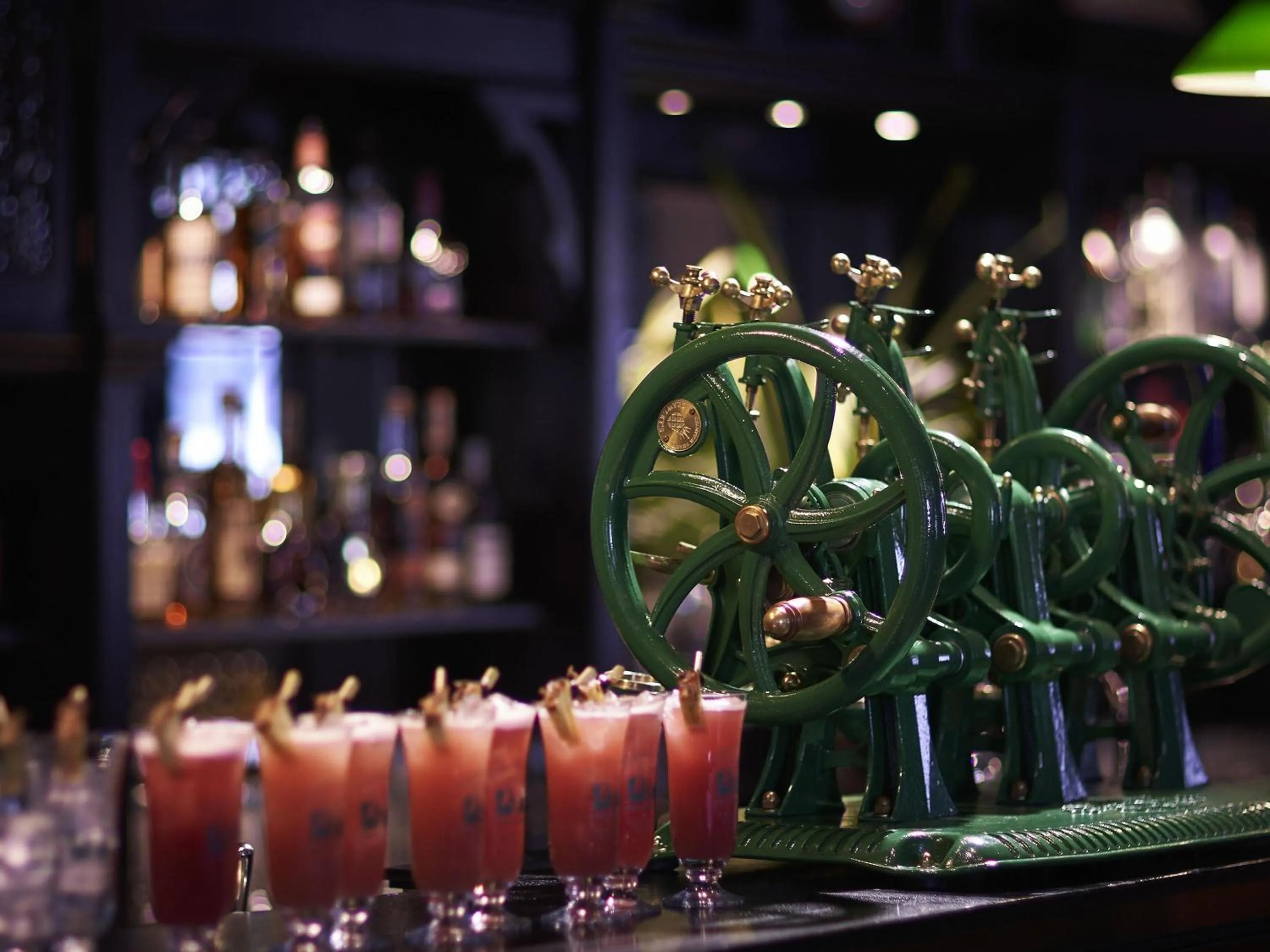 Lounge or bar in Raffles Singapore