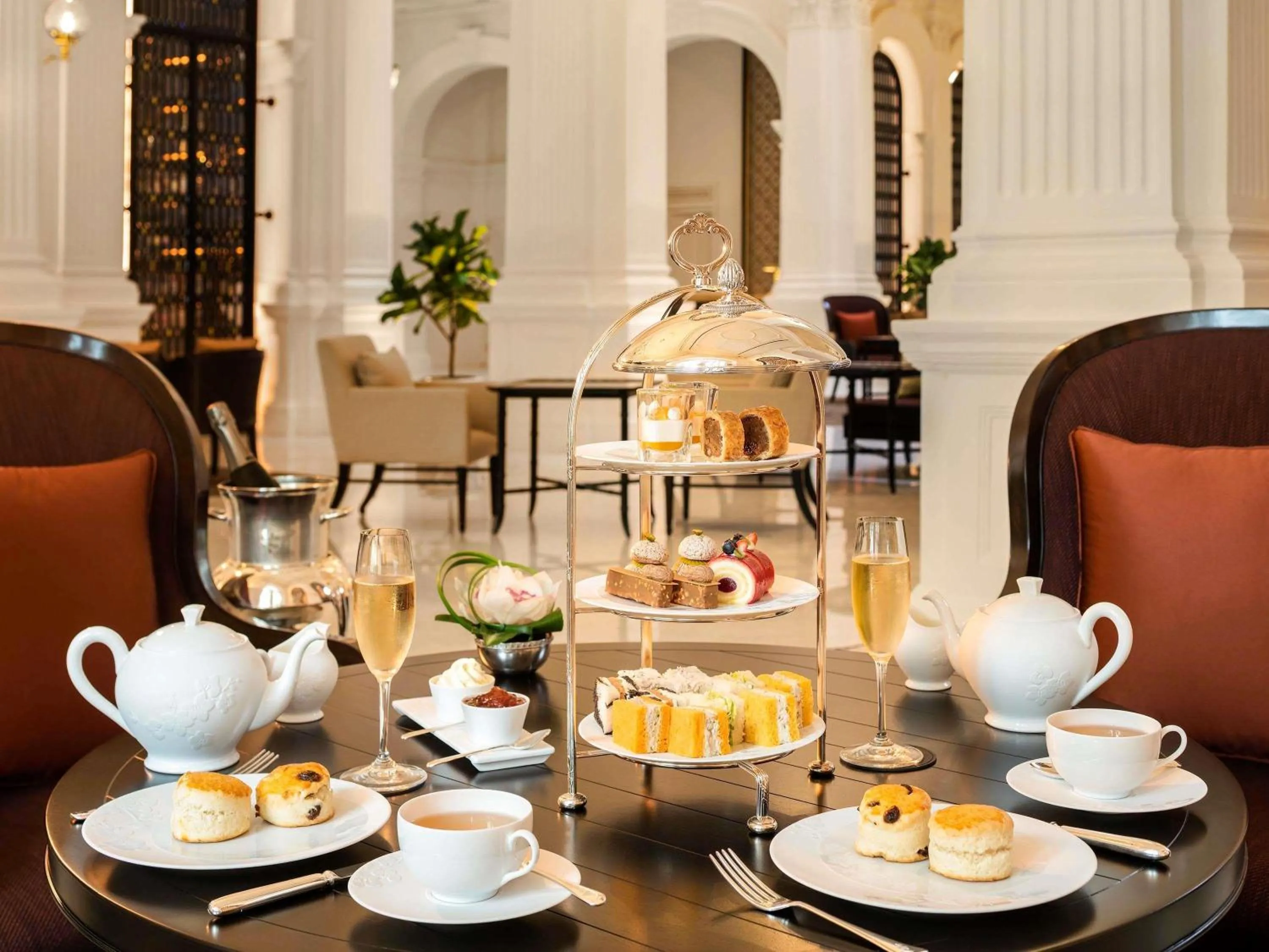 Restaurant/places to eat in Raffles Singapore