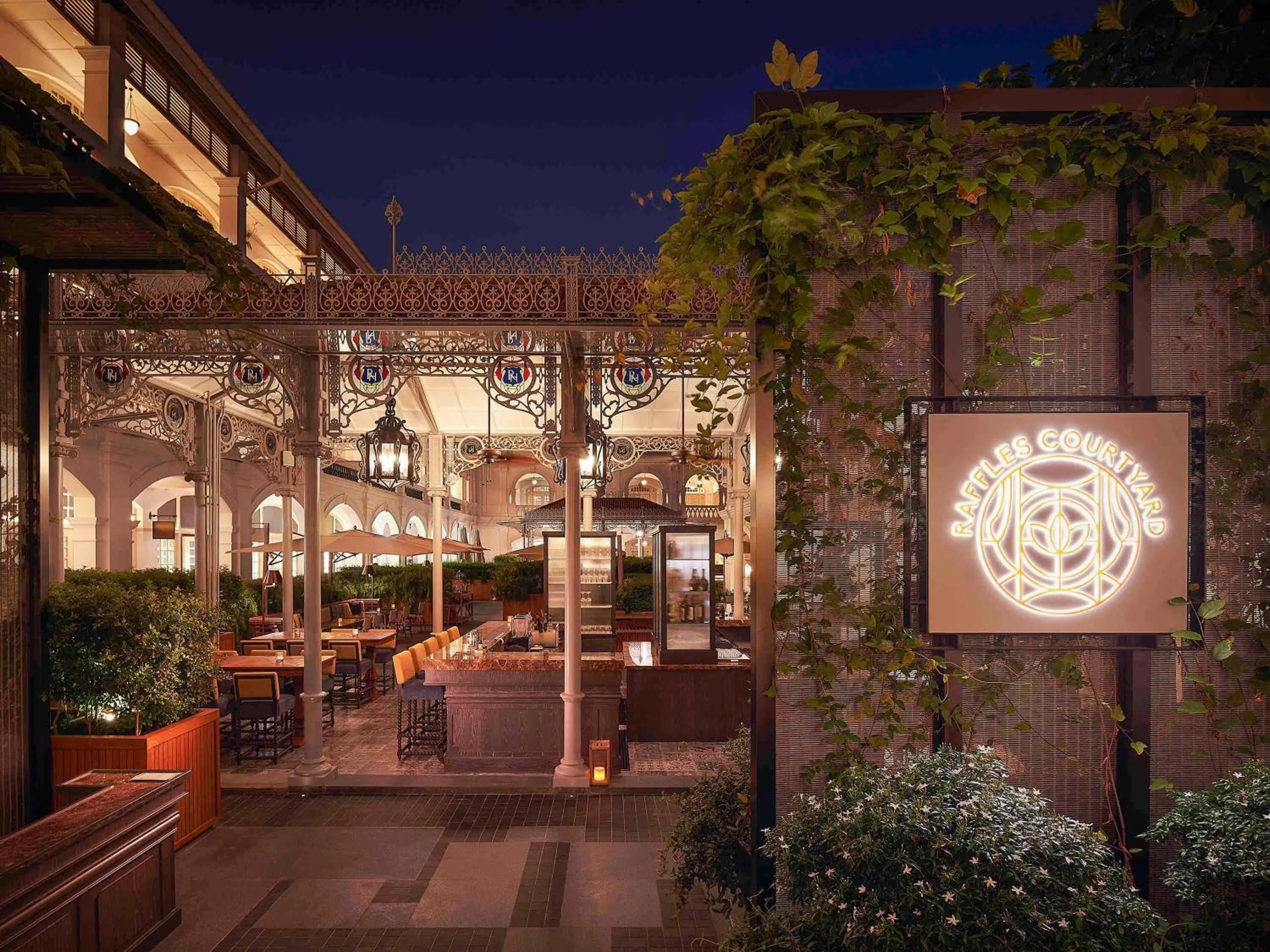 Restaurant/places to eat in Raffles Singapore