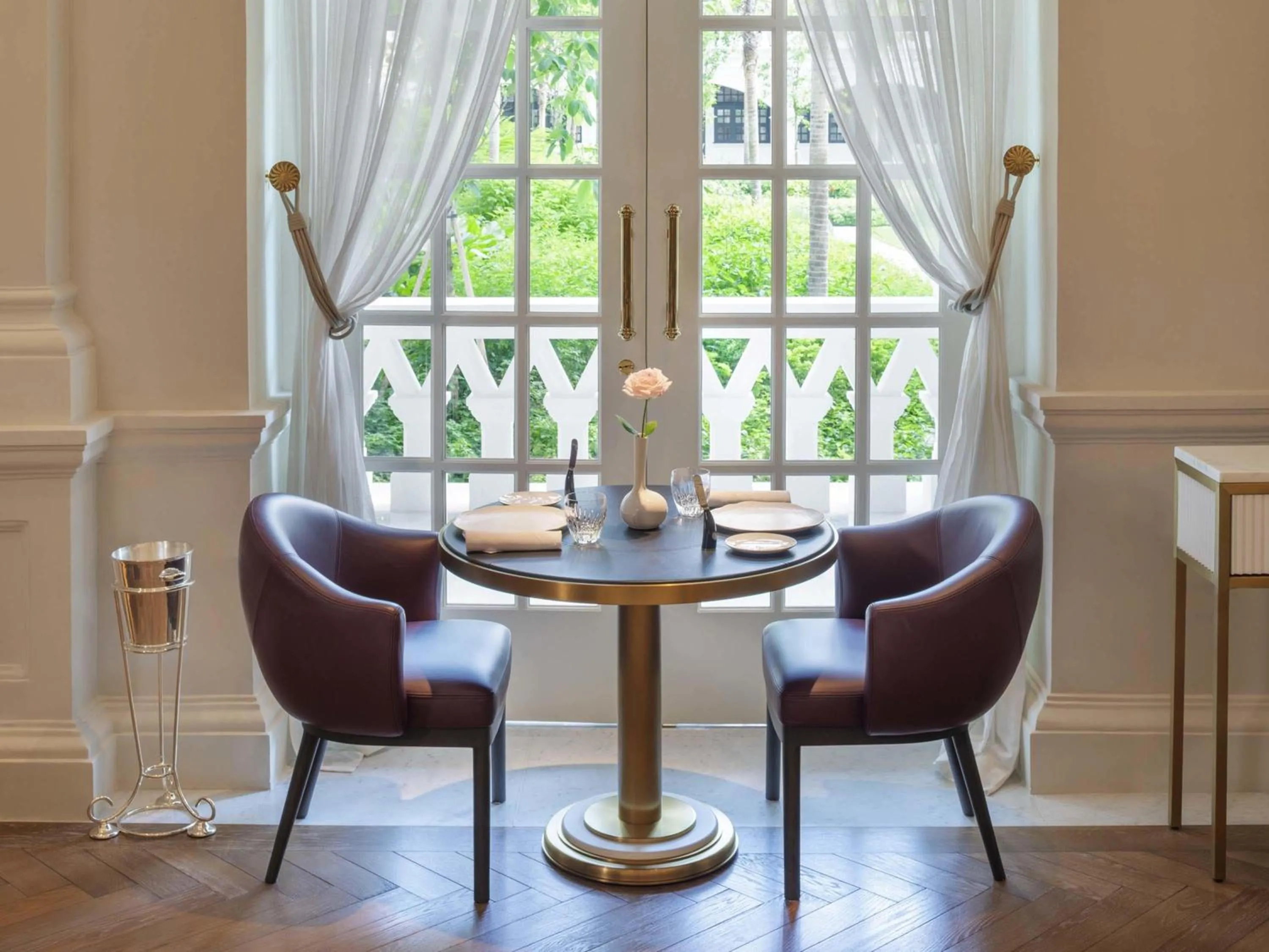 Restaurant/places to eat in Raffles Singapore