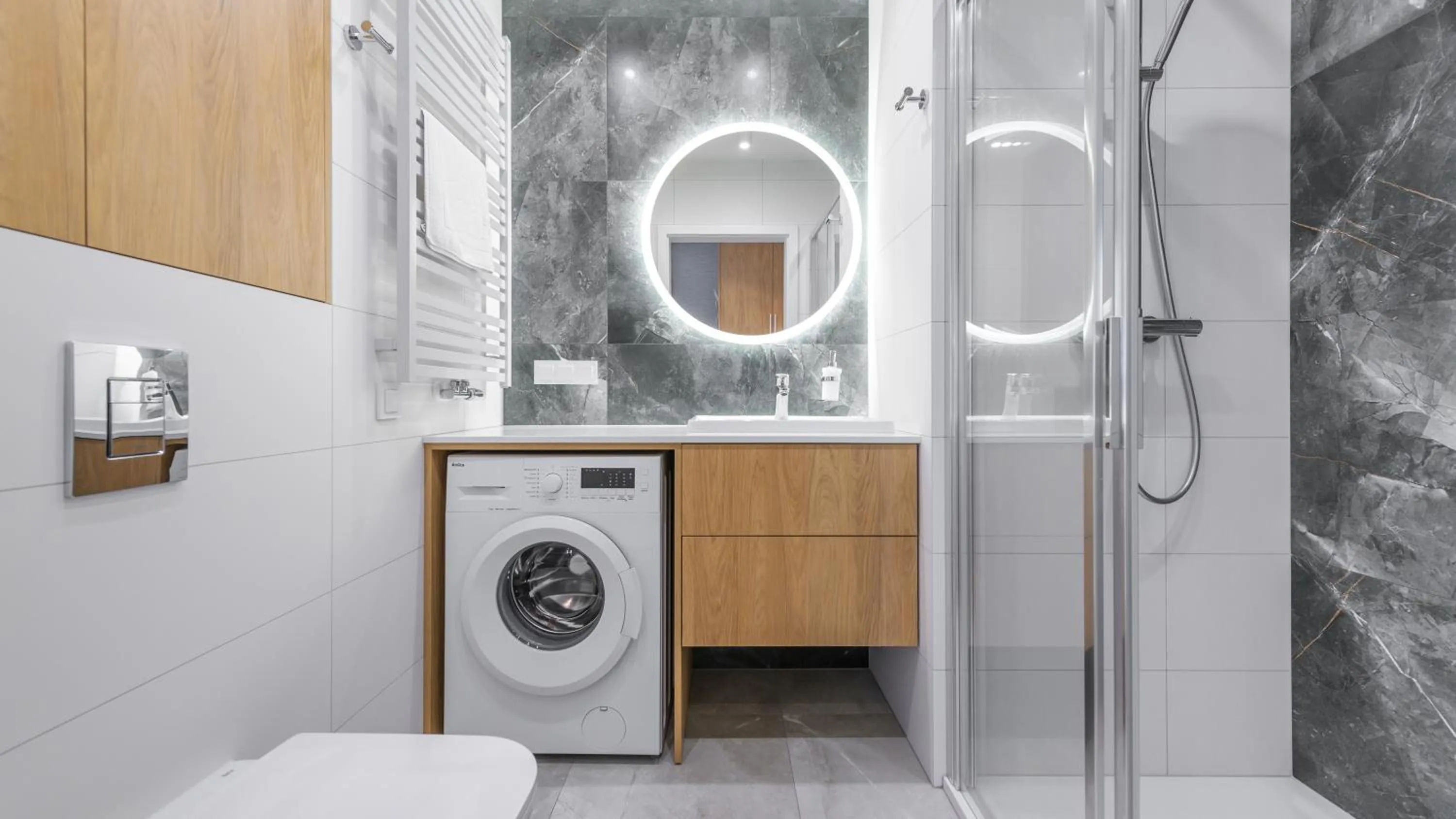 Shower in Na Klifie, Sun & Snow